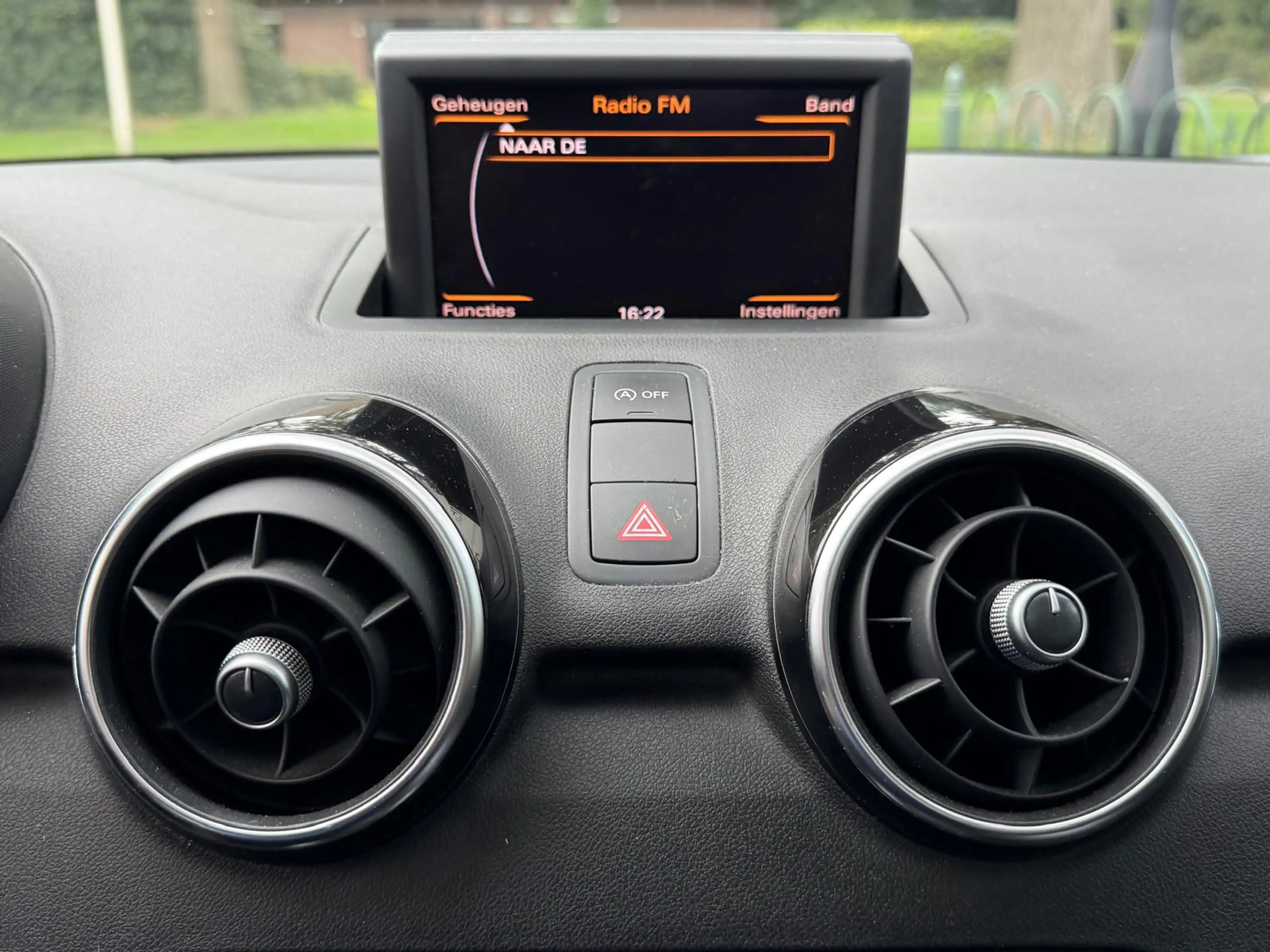Audi A1 1.2 TFSI Pro Line S — photo 30