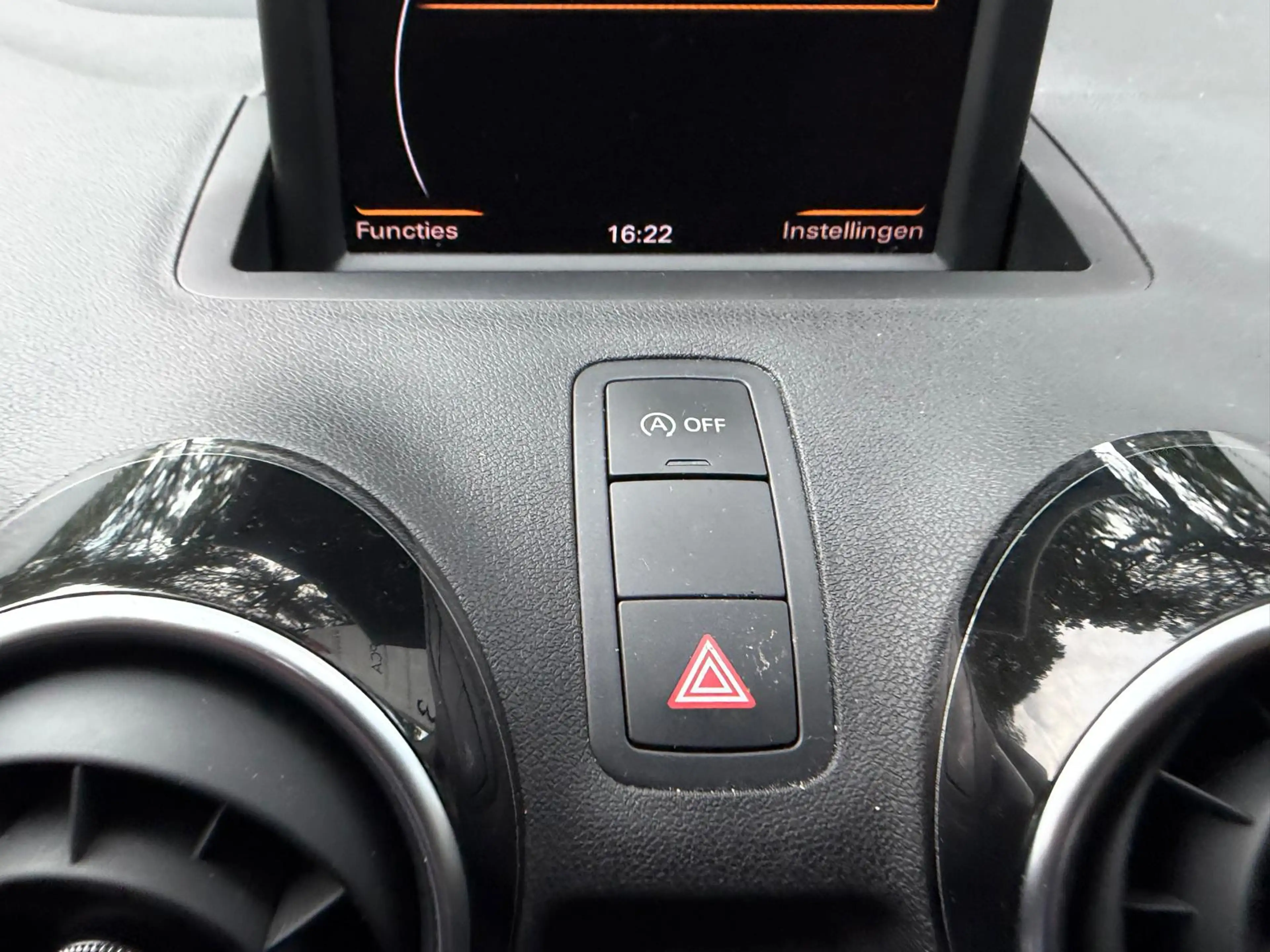 Audi A1 1.2 TFSI Pro Line S — photo 28