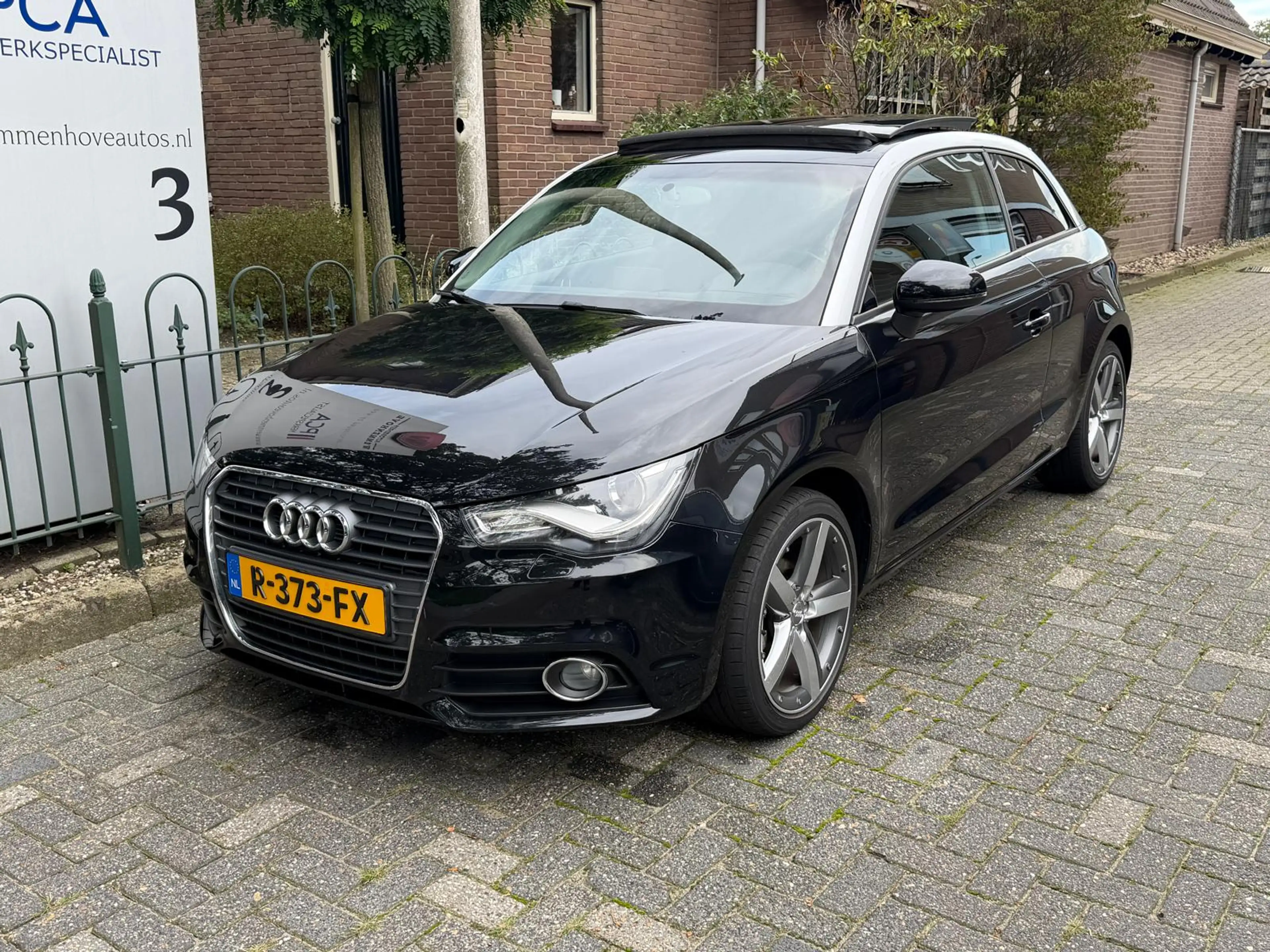 Audi A1 1.2 TFSI Pro Line S — photo 2