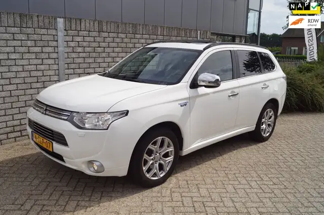 Mitsubishi Outlander 2.0 PHEV Instyle Org Ned Auto Leder Xenon Schuifda