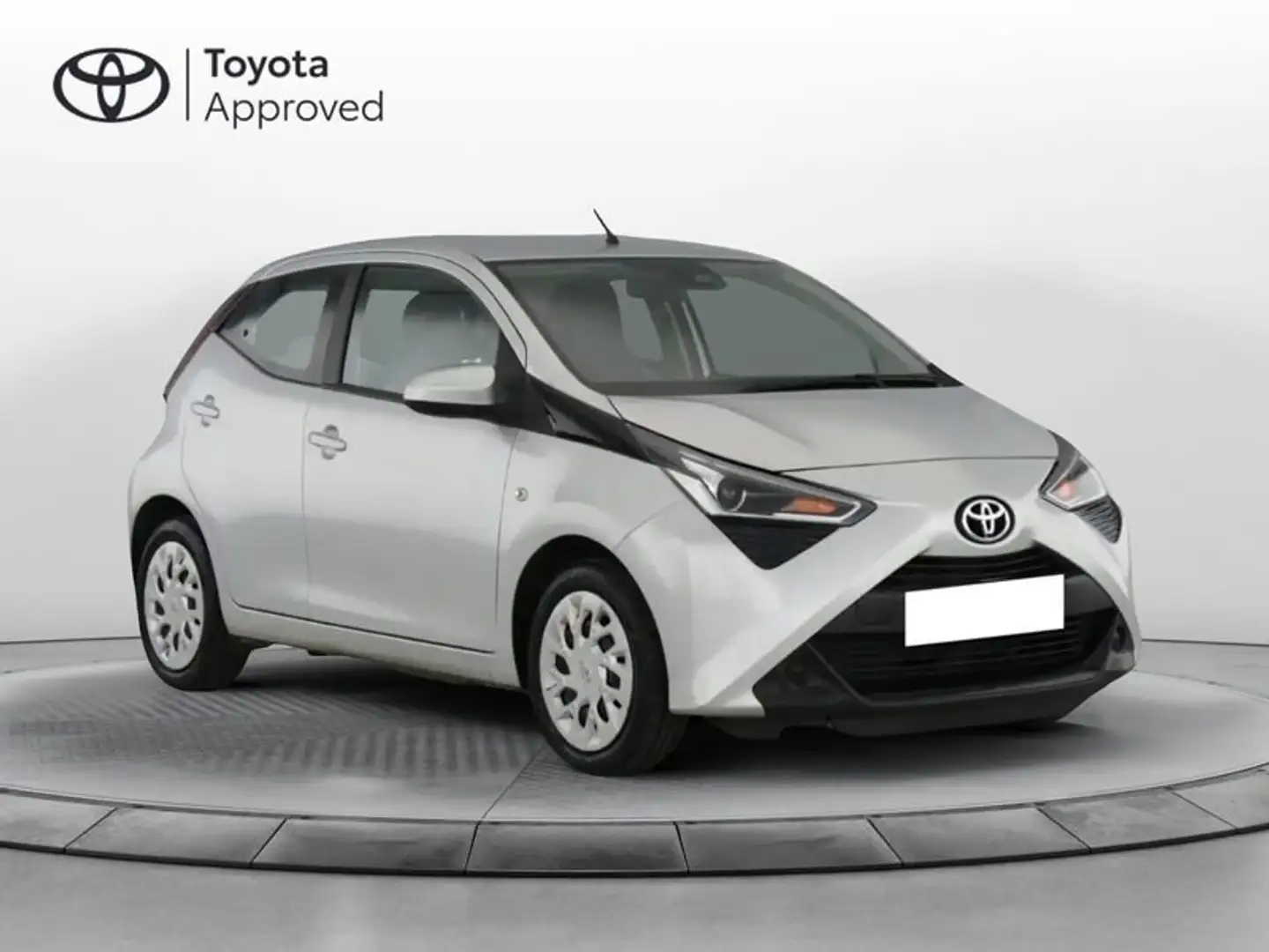 Toyota Aygo Aygo II 2018 5p 5p 1.0 x-play 72cv Gümüş rengi - 1
