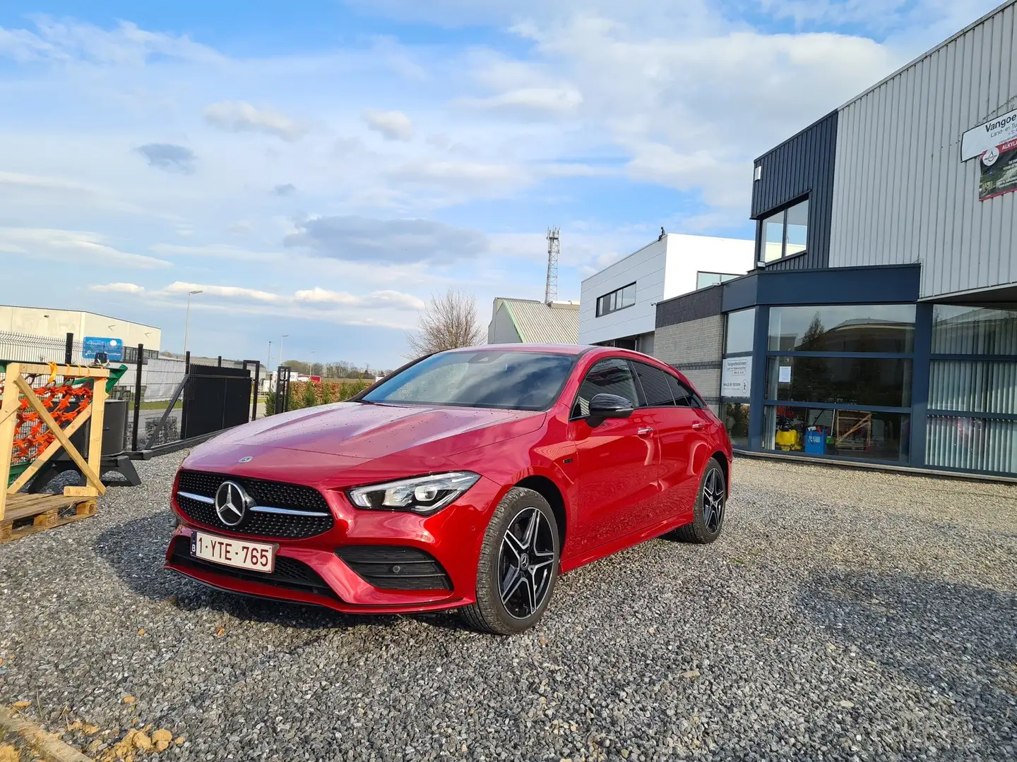 Mercedes-Benz CLA 250 CLA 250e Shooting Brake || AMG, Sport & Plus Pack Rouge - 2