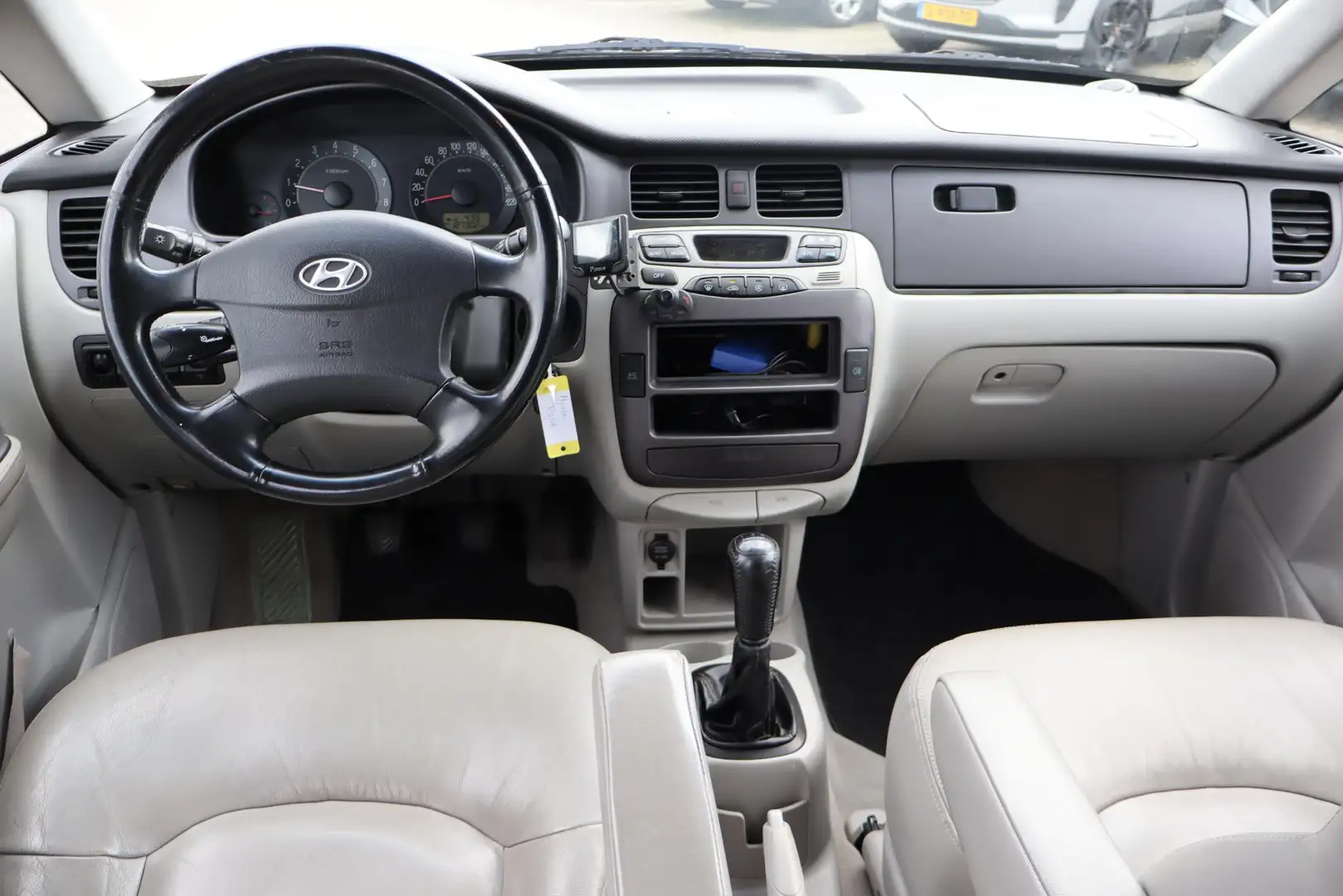 Hyundai Trajet 2.0i CVVT Dynamic Motion Airco, Climate control, C Grijs - 2