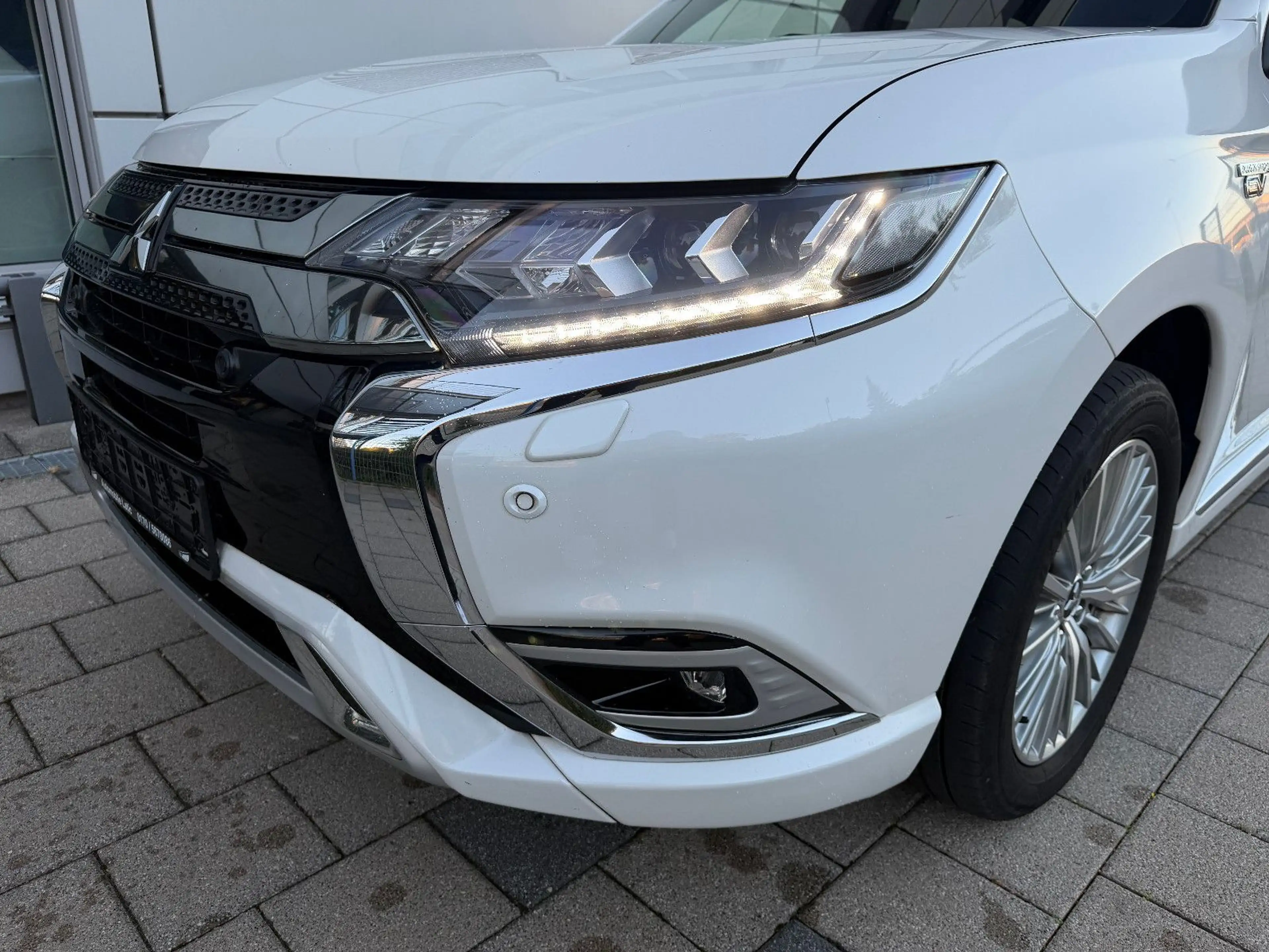 Mitsubishi Outlander PHEV Intro Edition 4WD — photo 10