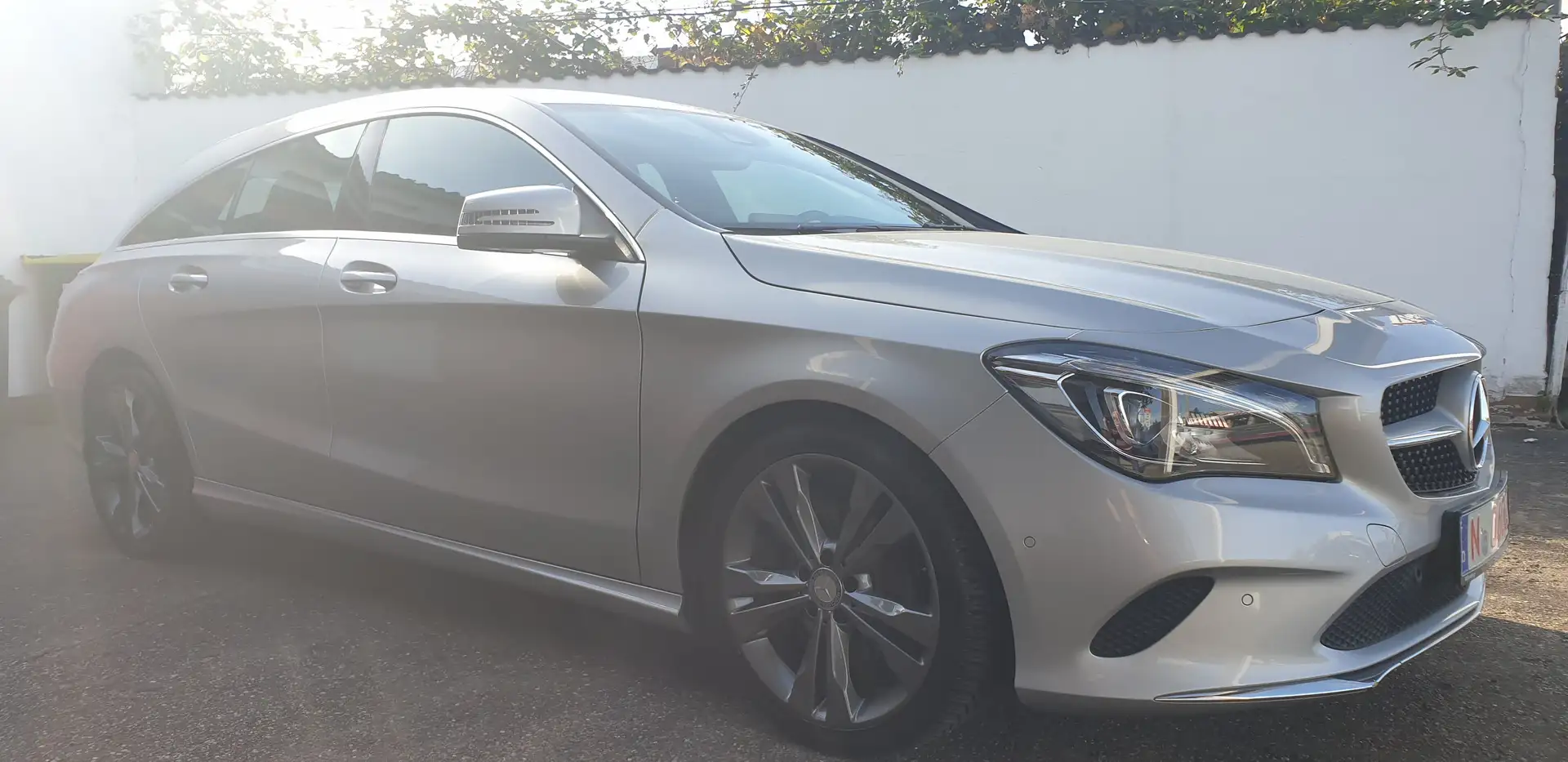 Mercedes-Benz CLA 180 Shooting Brake Automatik Urban Sitzh Navi LCD Silber - 2