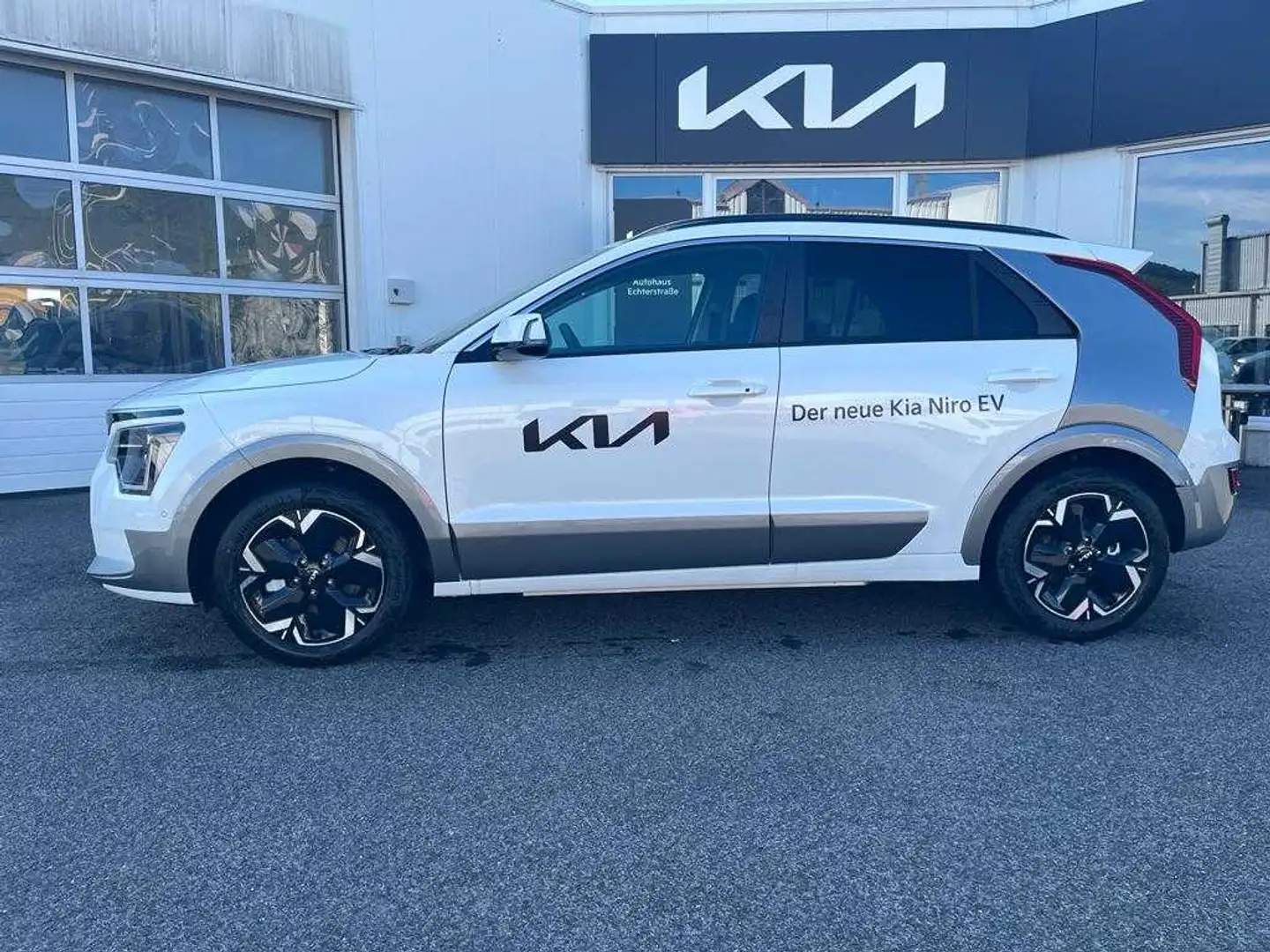 Kia e-Niro Niro EV Inspiration 64,8 kW/h +WP+LED+V2L Bílá - 2
