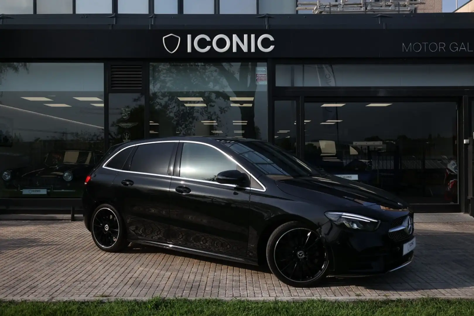 Mercedes-Benz B 220 4Matic 7G-DCT Negro - 1