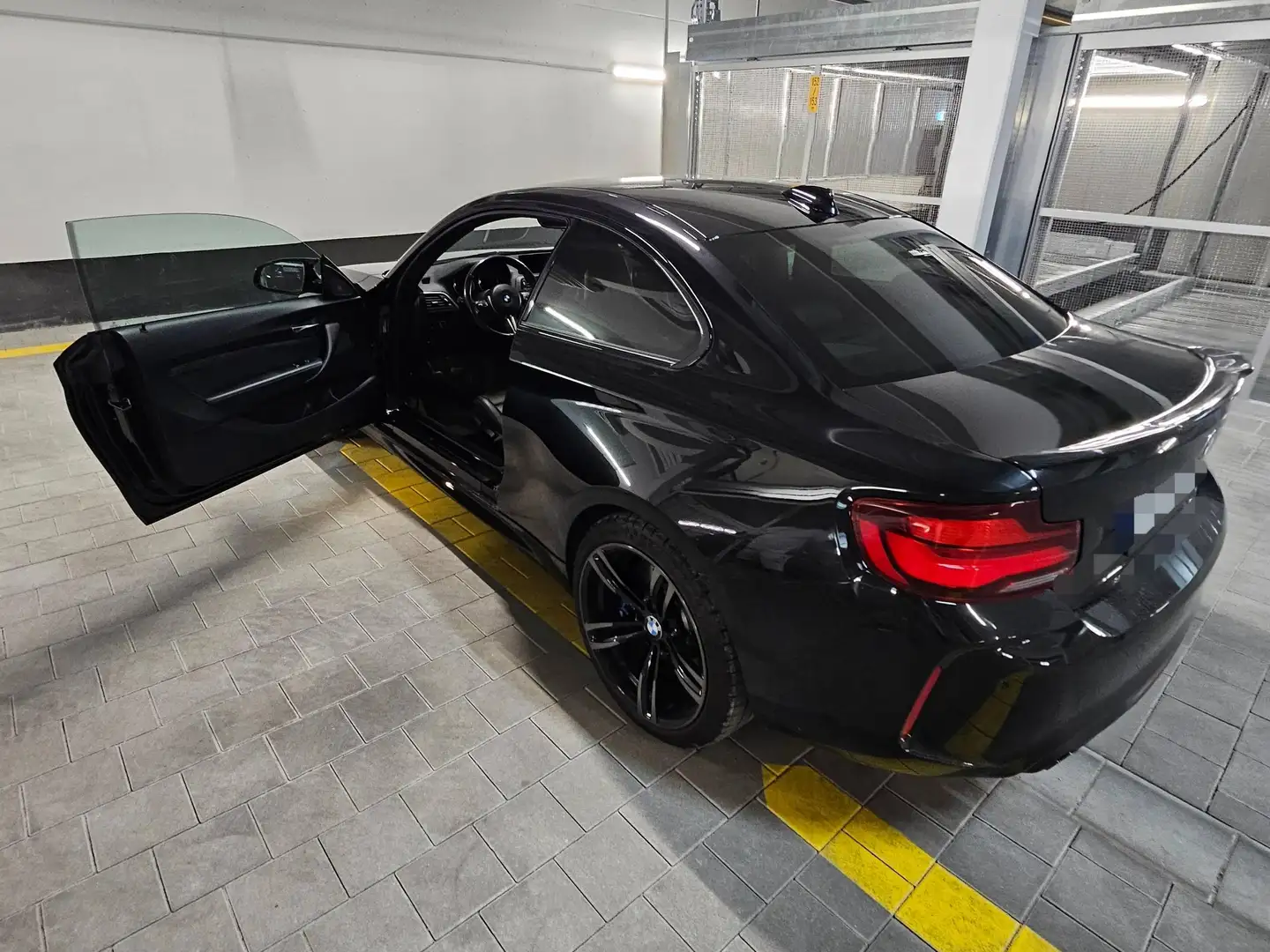 BMW M2 Competition Schwarz - 1