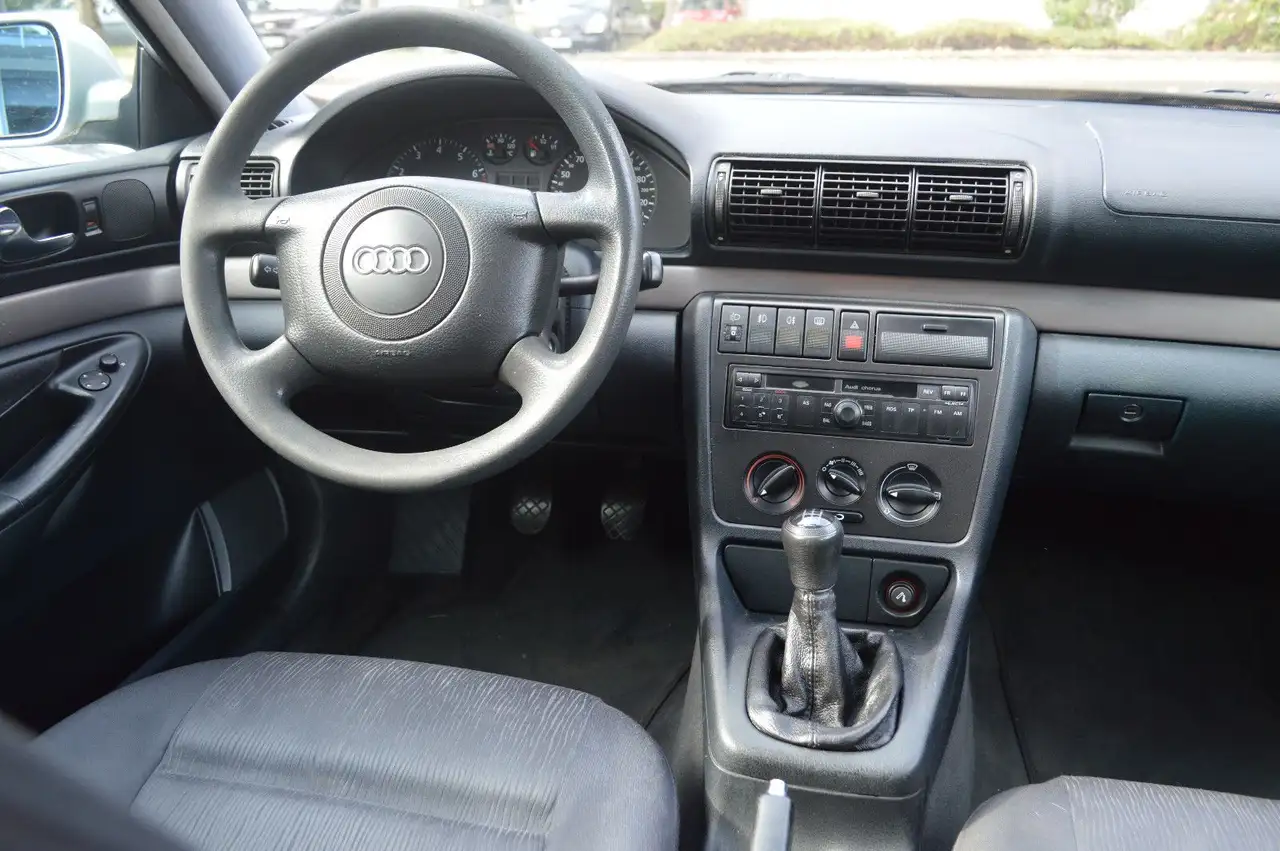Audi A4 Lim. 1.8 **Originalzustand**, foto 4