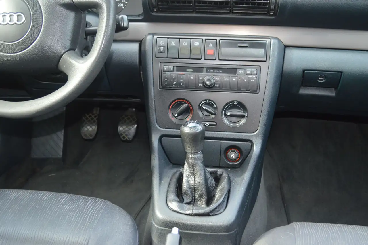 Audi A4 Lim. 1.8 **Originalzustand**, foto 6