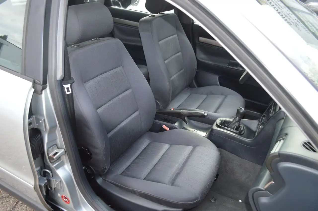 Audi A4 Lim. 1.8 **Originalzustand**, foto 3