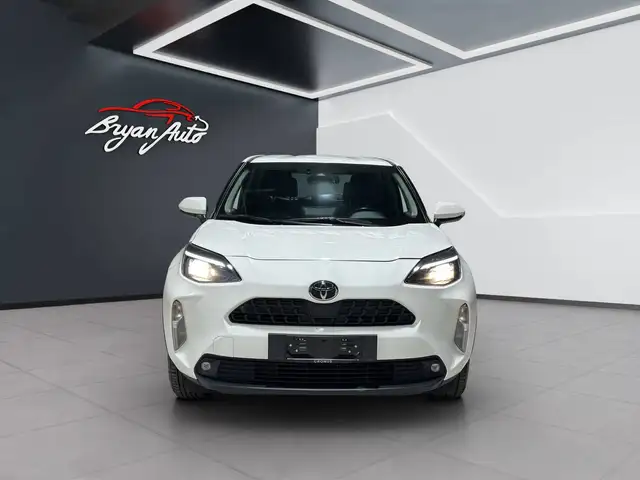 Toyota Yaris Cross view 3
