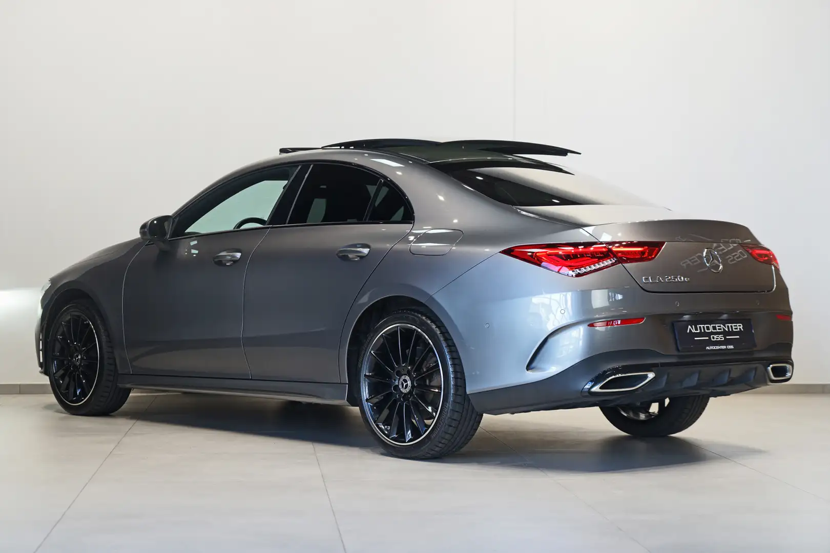 Mercedes-Benz CLA 250 e ✅ PANO ✅ NIGHT ✅ CAMERA ✅ SFEER ✅ NAVI MBUX PLUS Grijs - 2