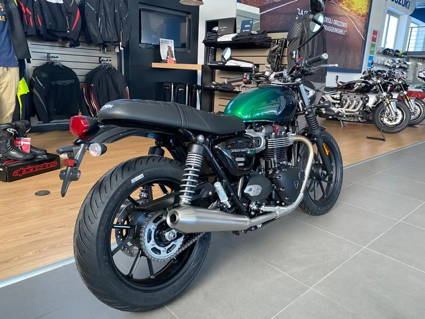 Triumph Speed Twin 900 Stealth Edition Green - 2