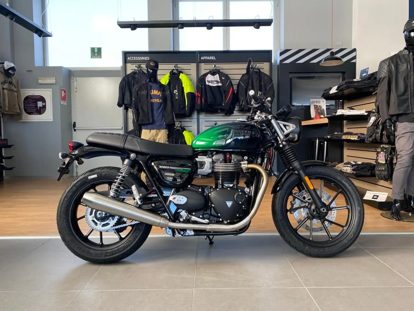 Triumph Speed Twin 900 Stealth Edition zelena - 1