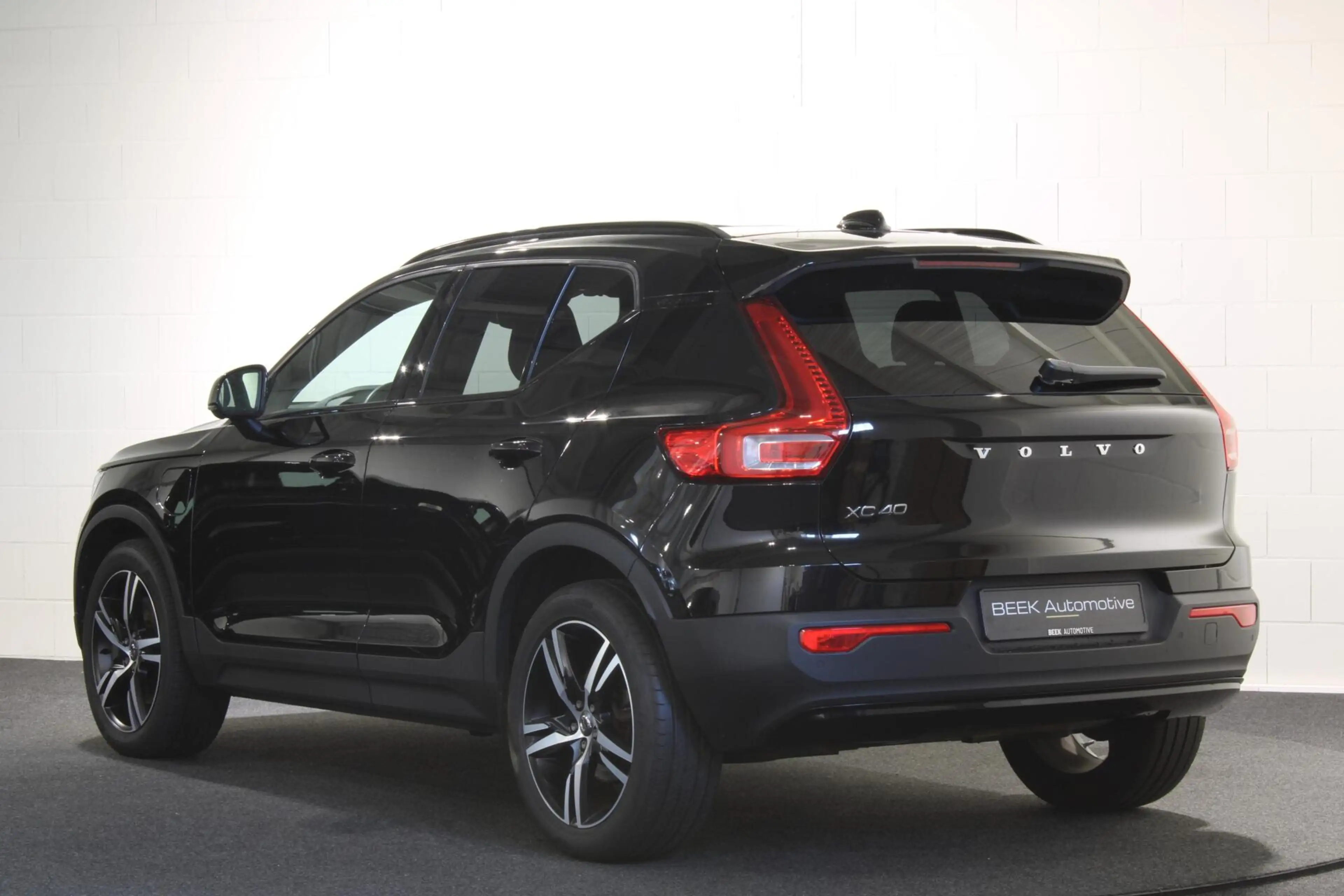 Volvo XC40 1.5 T5 Recharge | R Design | H/K | PANO | 360CAM — photo 8