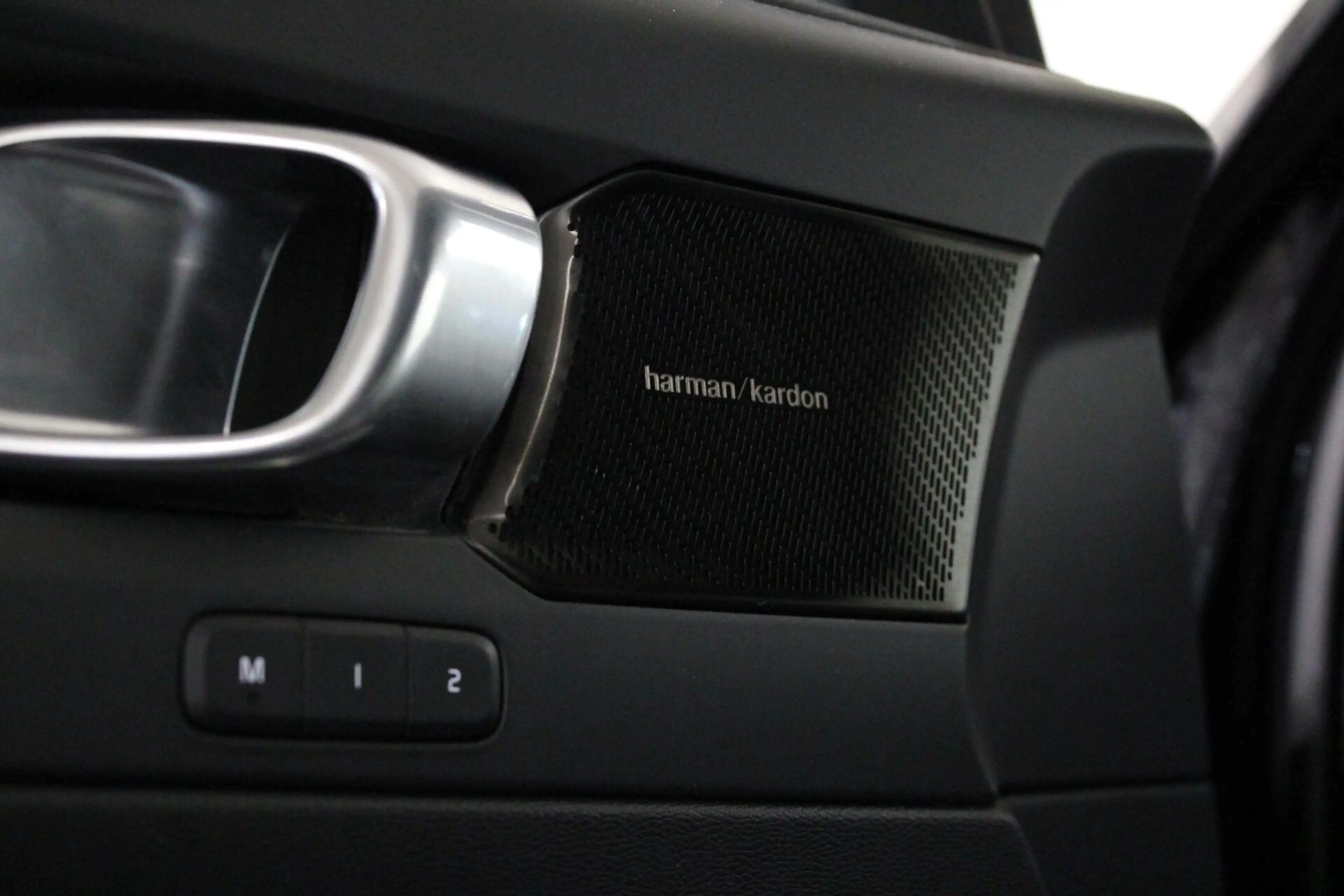 Volvo XC40 1.5 T5 Recharge | R Design | H/K | PANO | 360CAM — photo 9