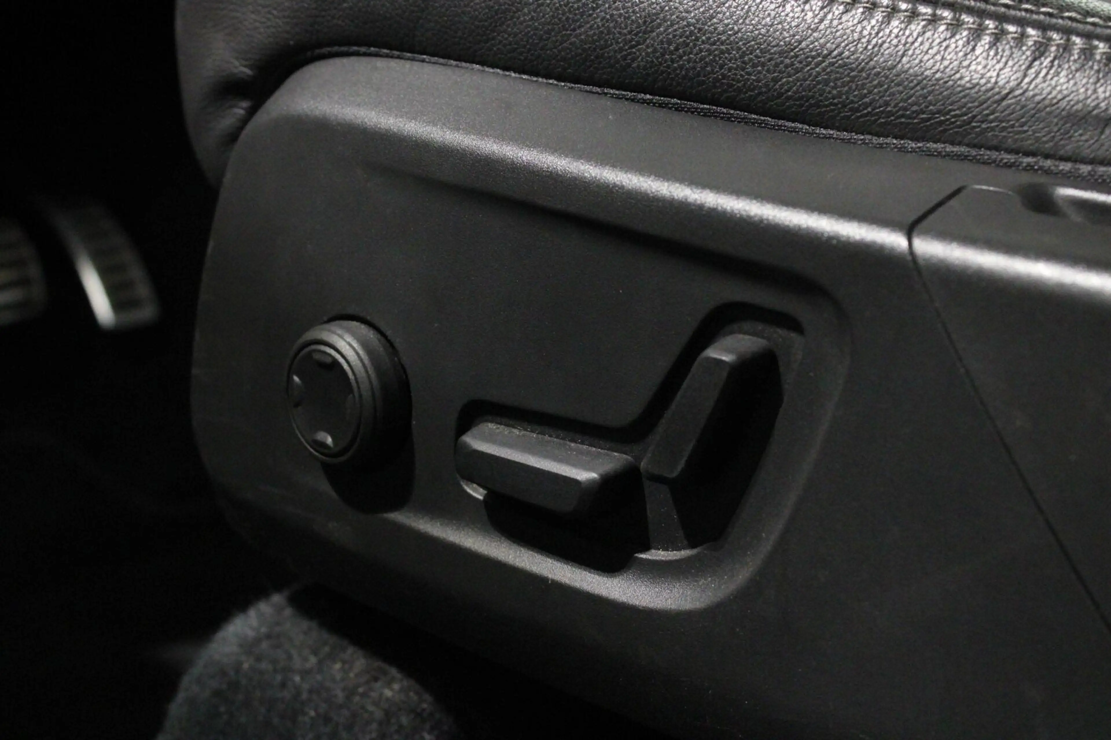 Volvo XC40 1.5 T5 Recharge | R Design | H/K | PANO | 360CAM — photo 12