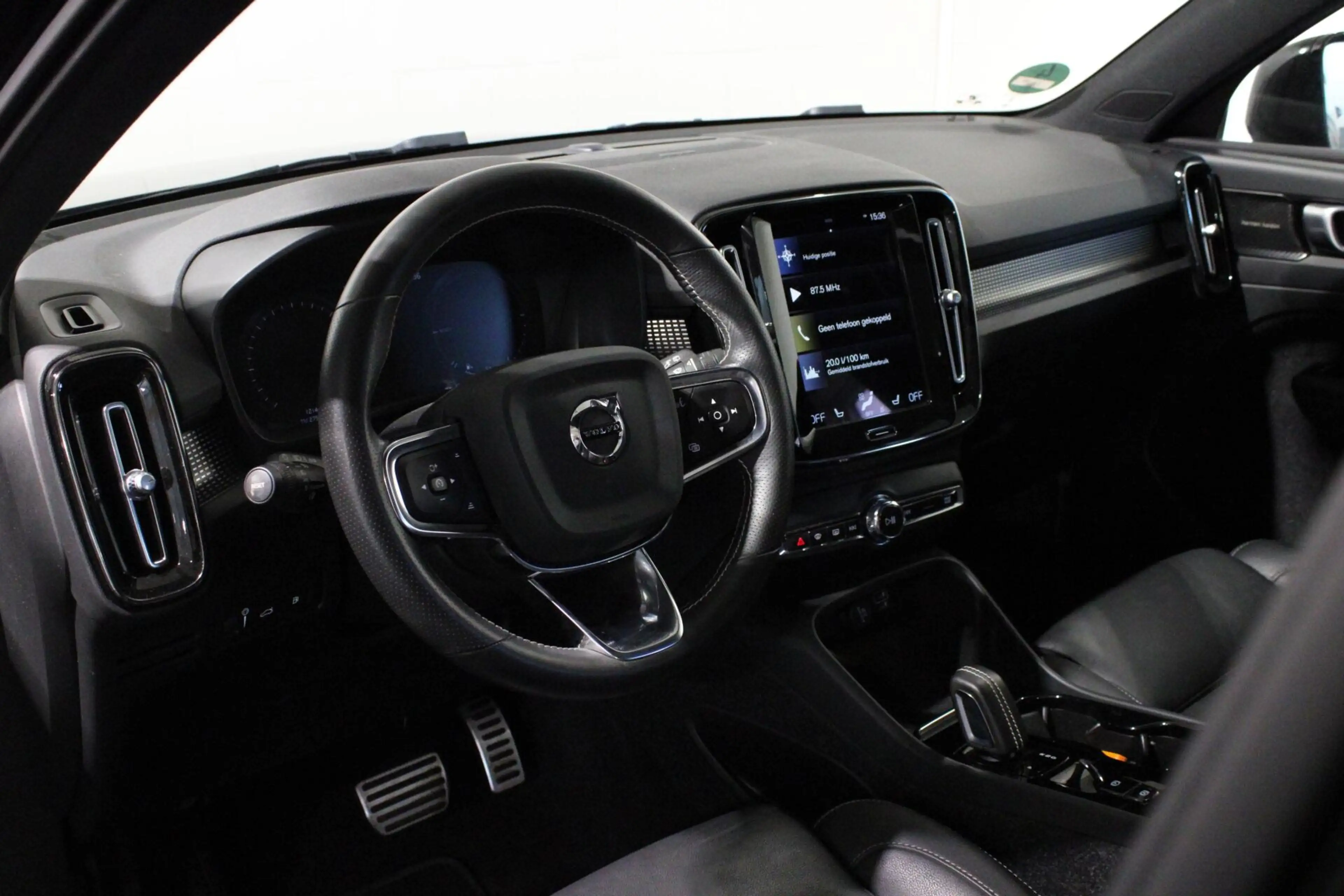 Volvo XC40 1.5 T5 Recharge | R Design | H/K | PANO | 360CAM — photo 11