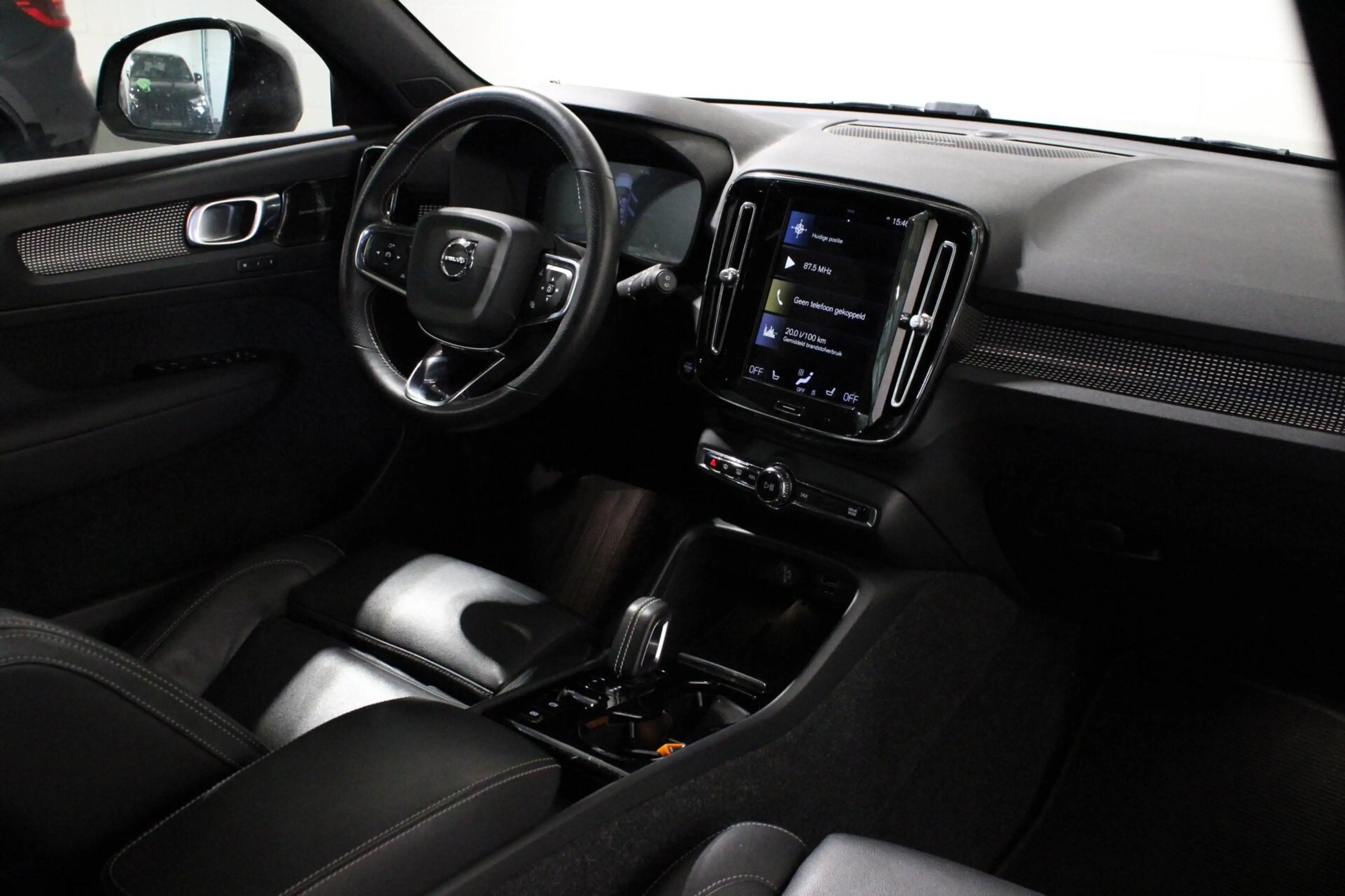Volvo XC40 1.5 T5 Recharge | R Design | H/K | PANO | 360CAM — photo 3