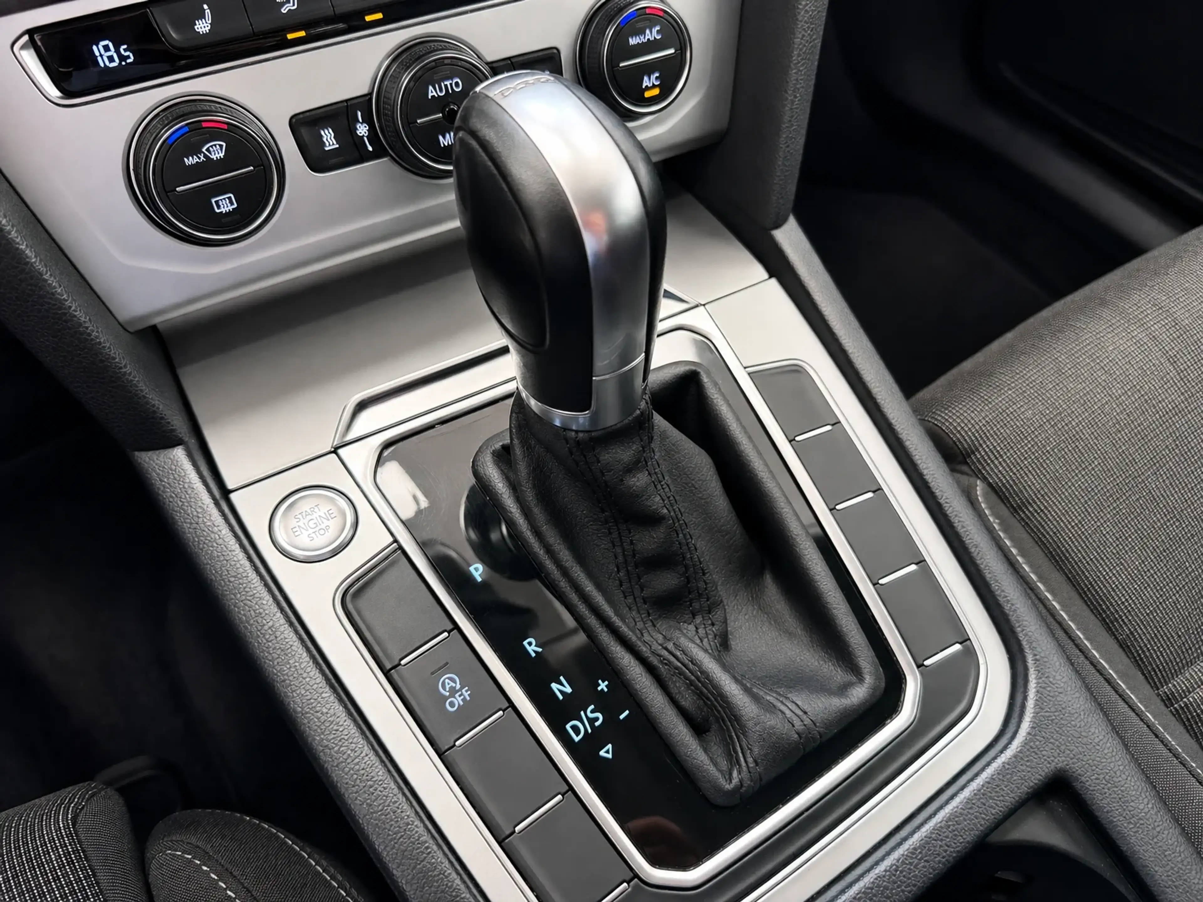 Volkswagen Passat Variant 2.0 — photo 16