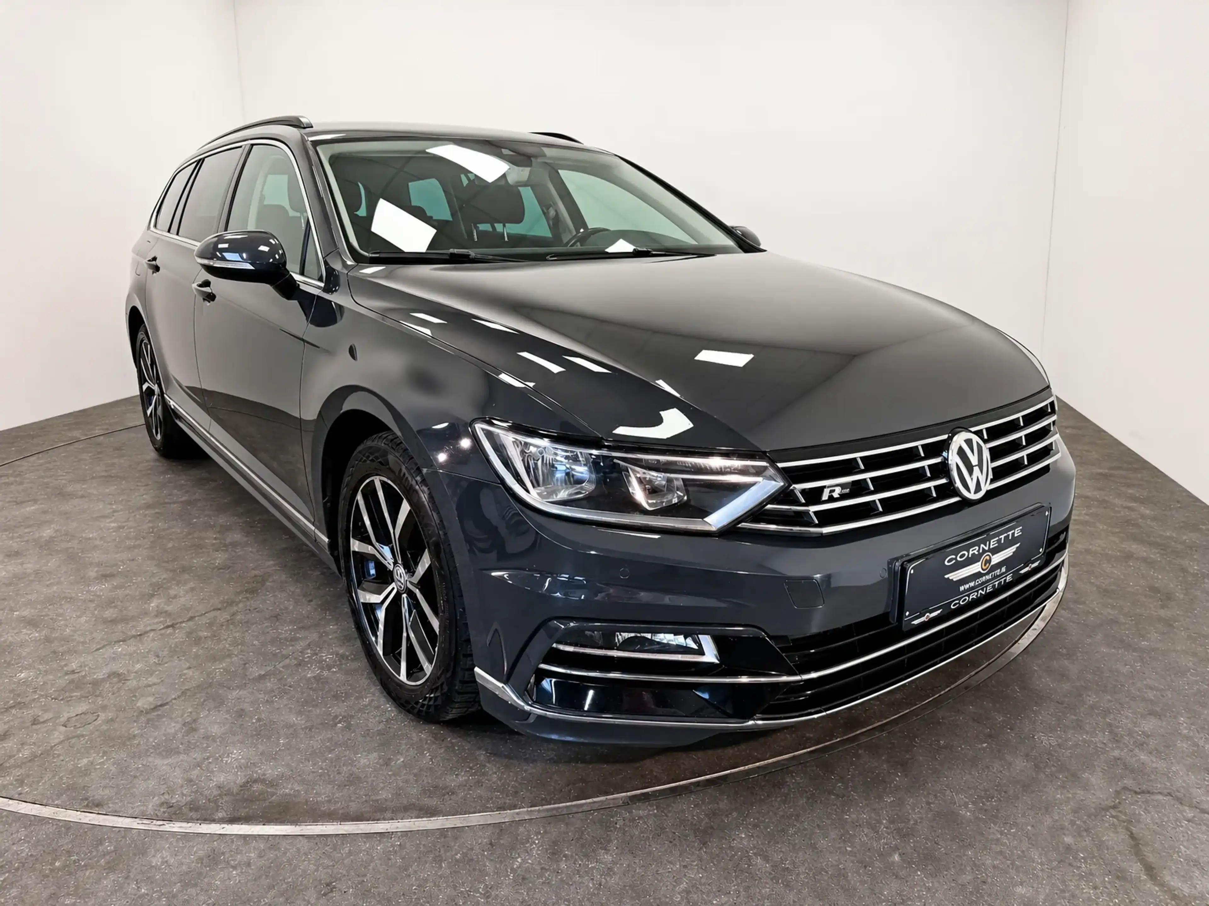 Volkswagen Passat Variant 2.0 — photo 9