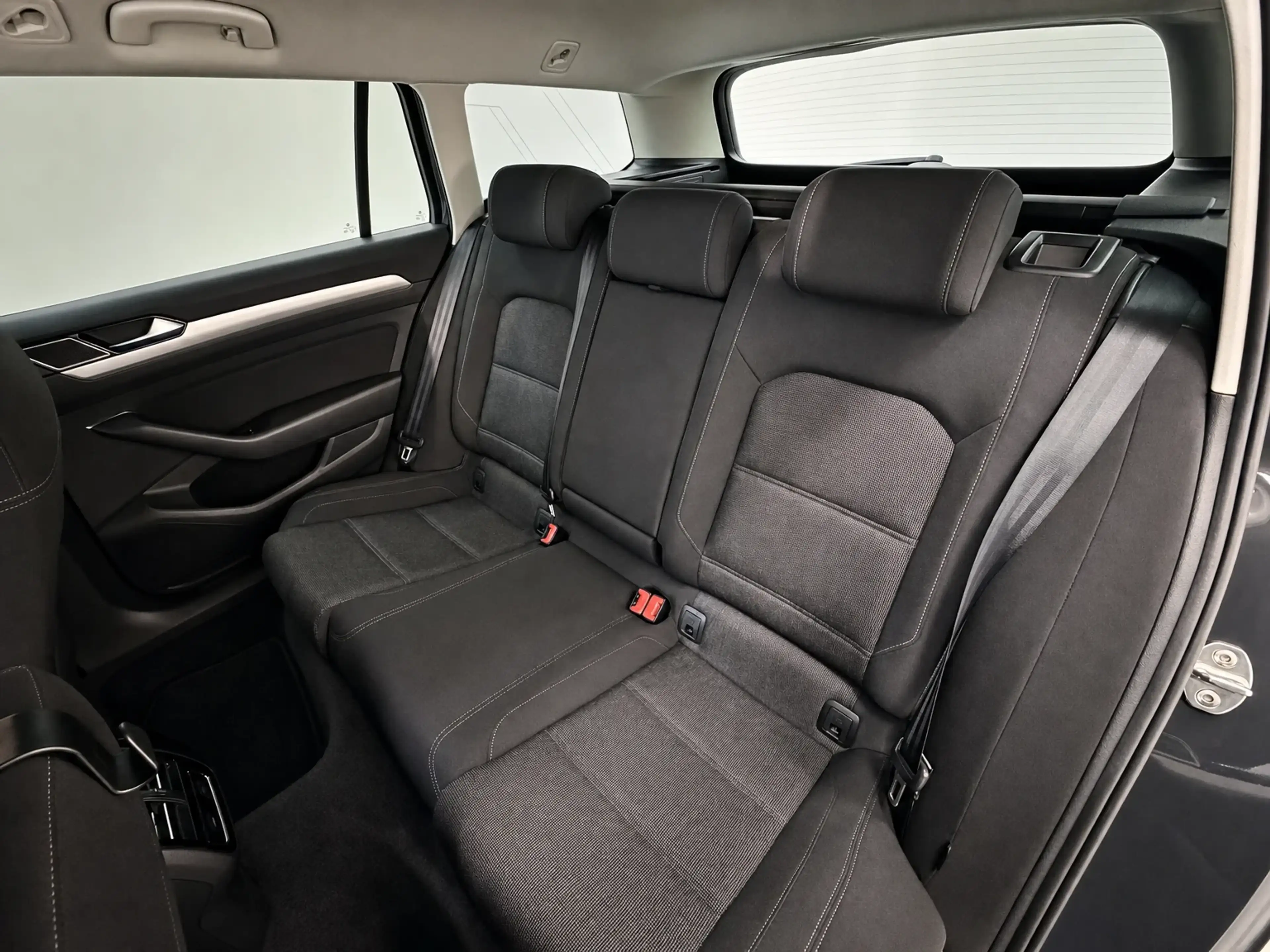 Volkswagen Passat Variant 2.0 — photo 14