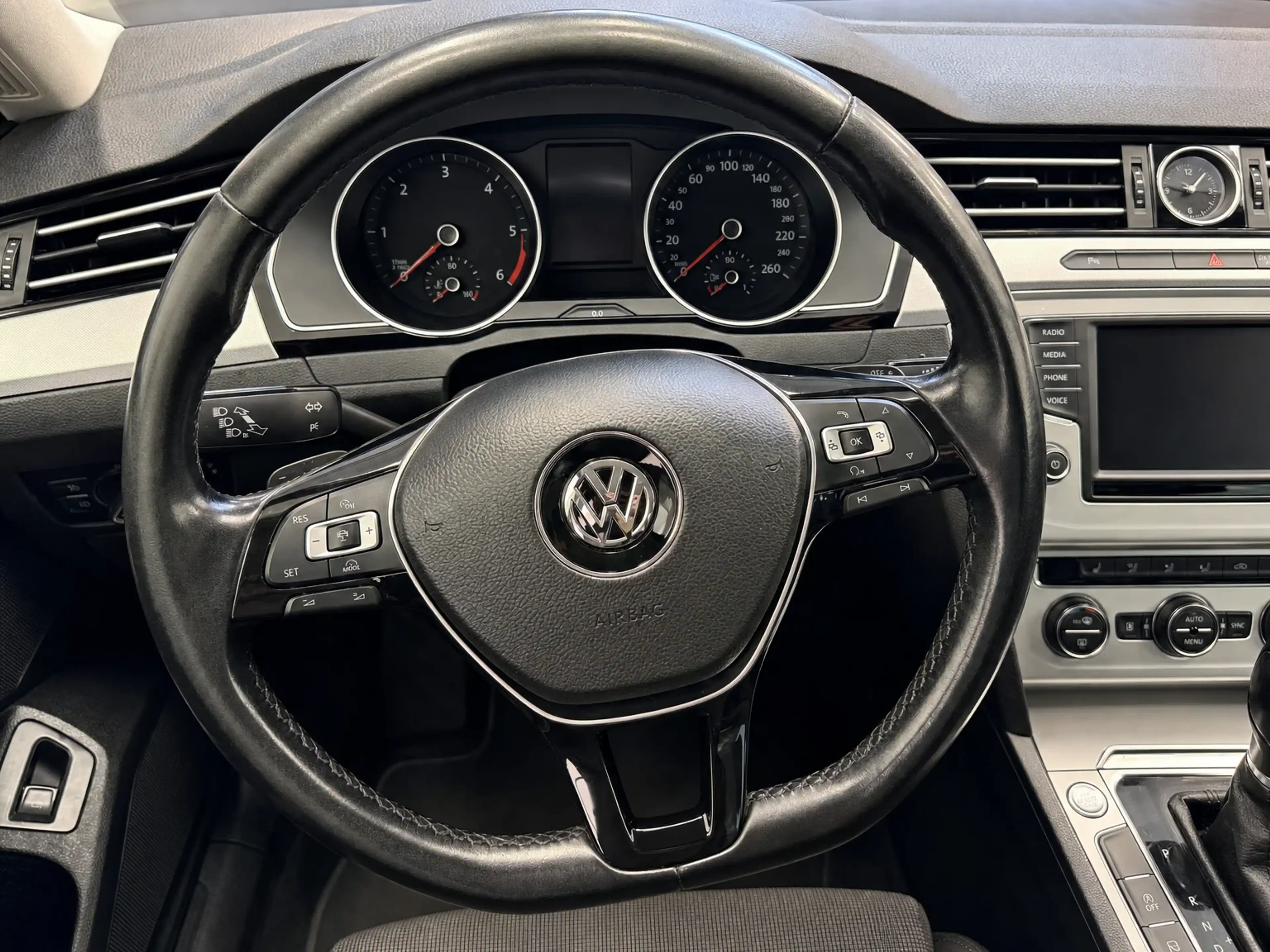 Volkswagen Passat Variant 2.0 — photo 15