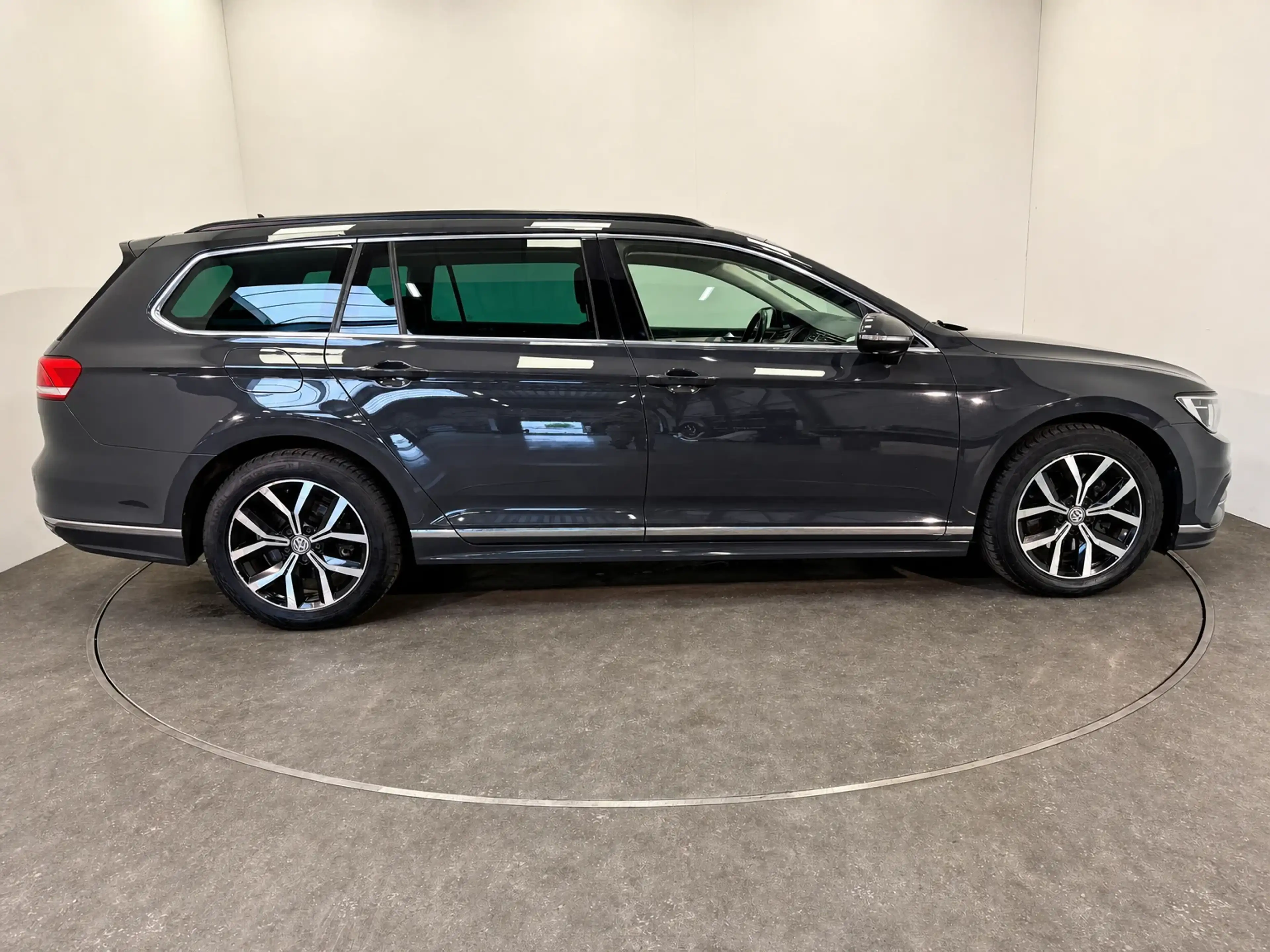 Volkswagen Passat Variant 2.0 — photo 8