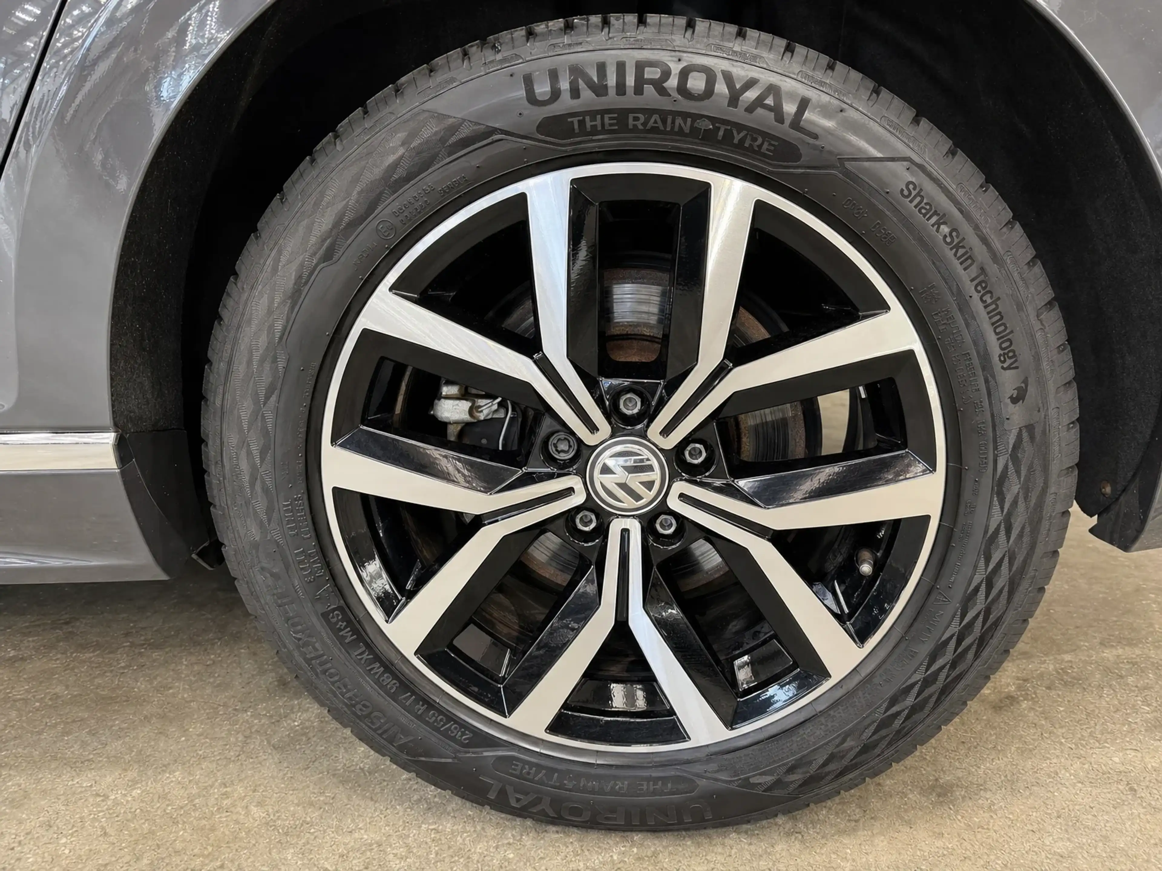 Volkswagen Passat Variant 2.0 — photo 10