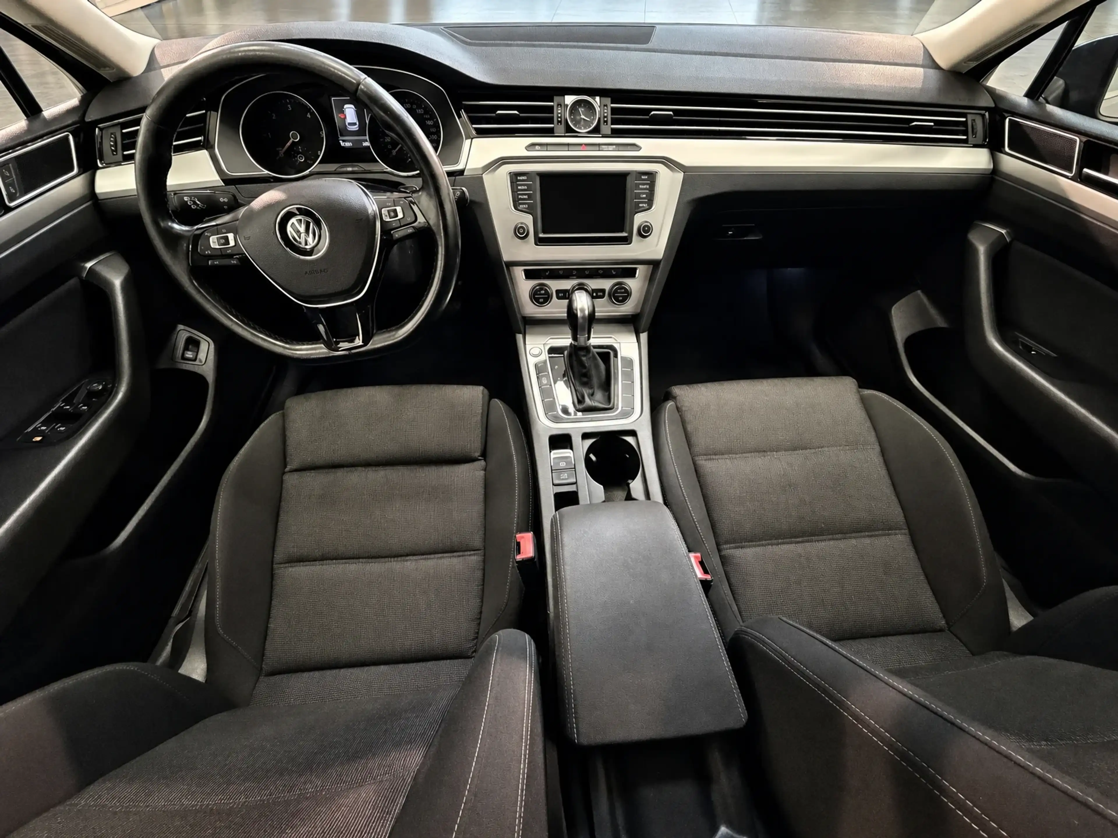 Volkswagen Passat Variant 2.0 — photo 11