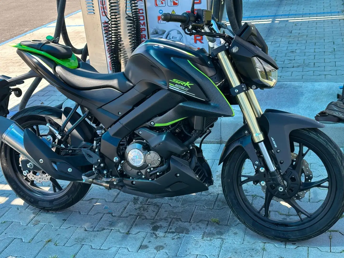 QJ Motor SRK 125 - 4 tempi Чёрный - 2