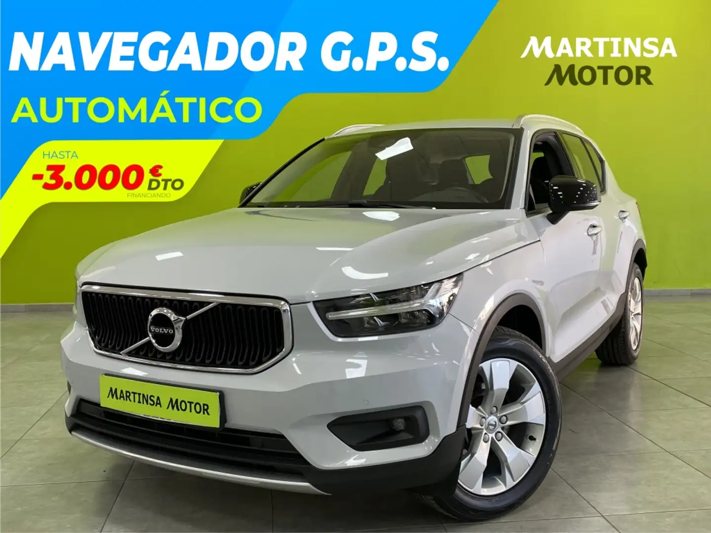 Volvo XC40 T2 Momentum Pro Aut. Gris - 1