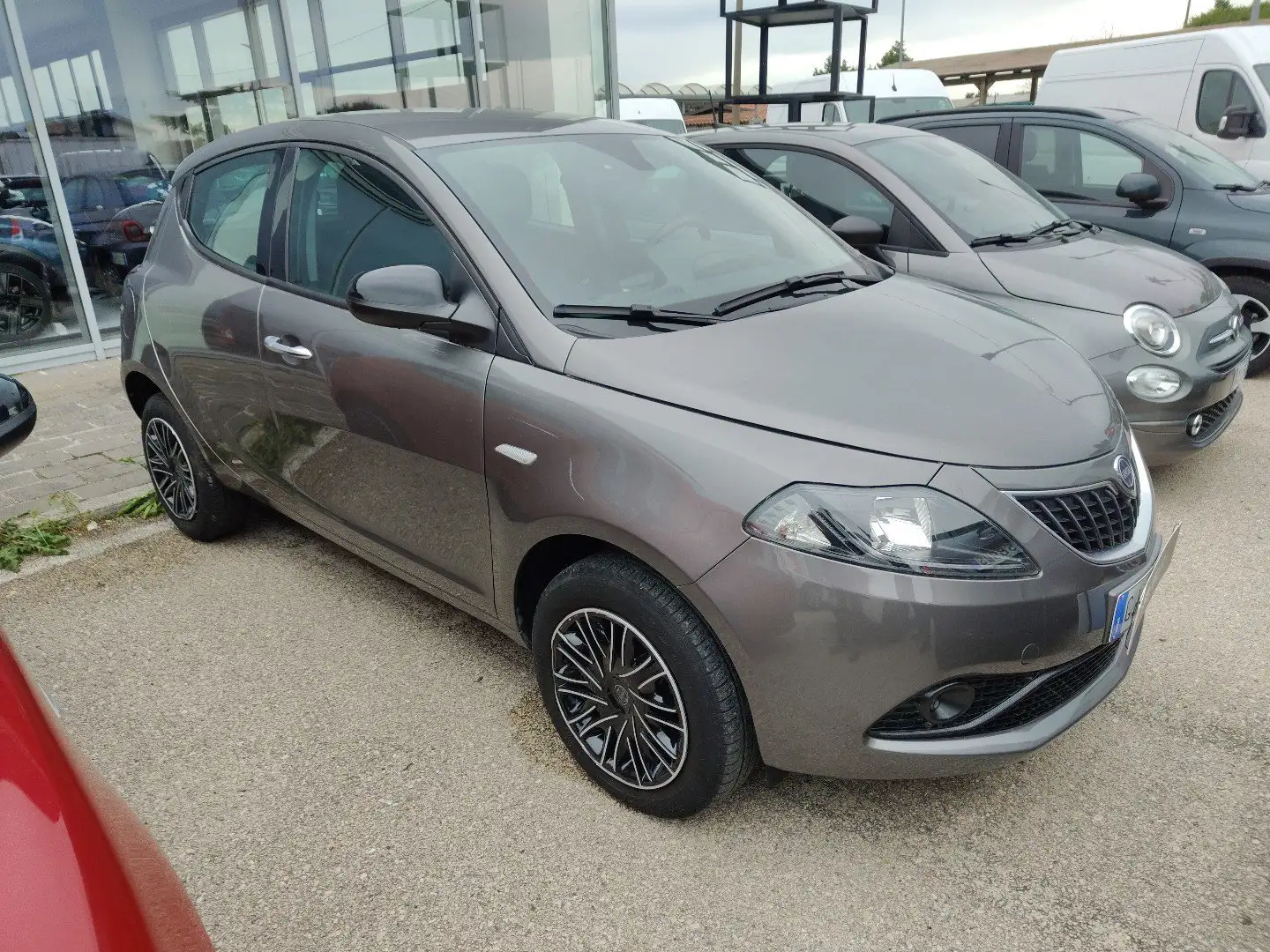 Lancia Ypsilon 0.9 TwinAir 5 porte Metano Ecochic Gold Gris - 1