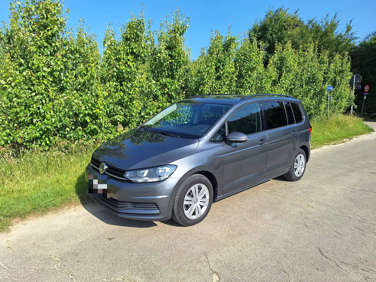 Volkswagen Touran Touran 1.5 TSI ACT OPF Trendline Grijs - 1
