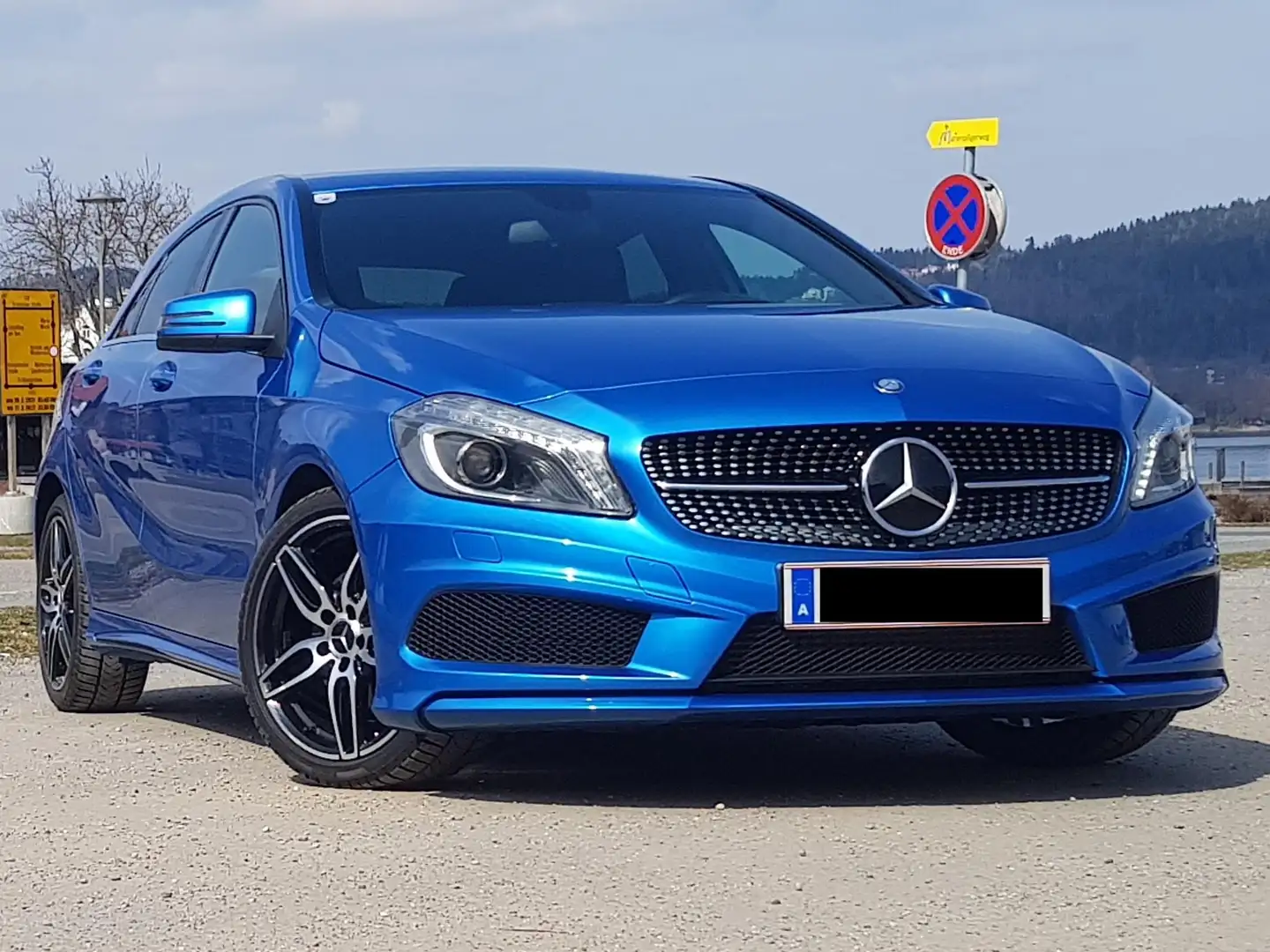 Mercedes-Benz A 180 Blue Efficiency / AMG Styling Blau - 1