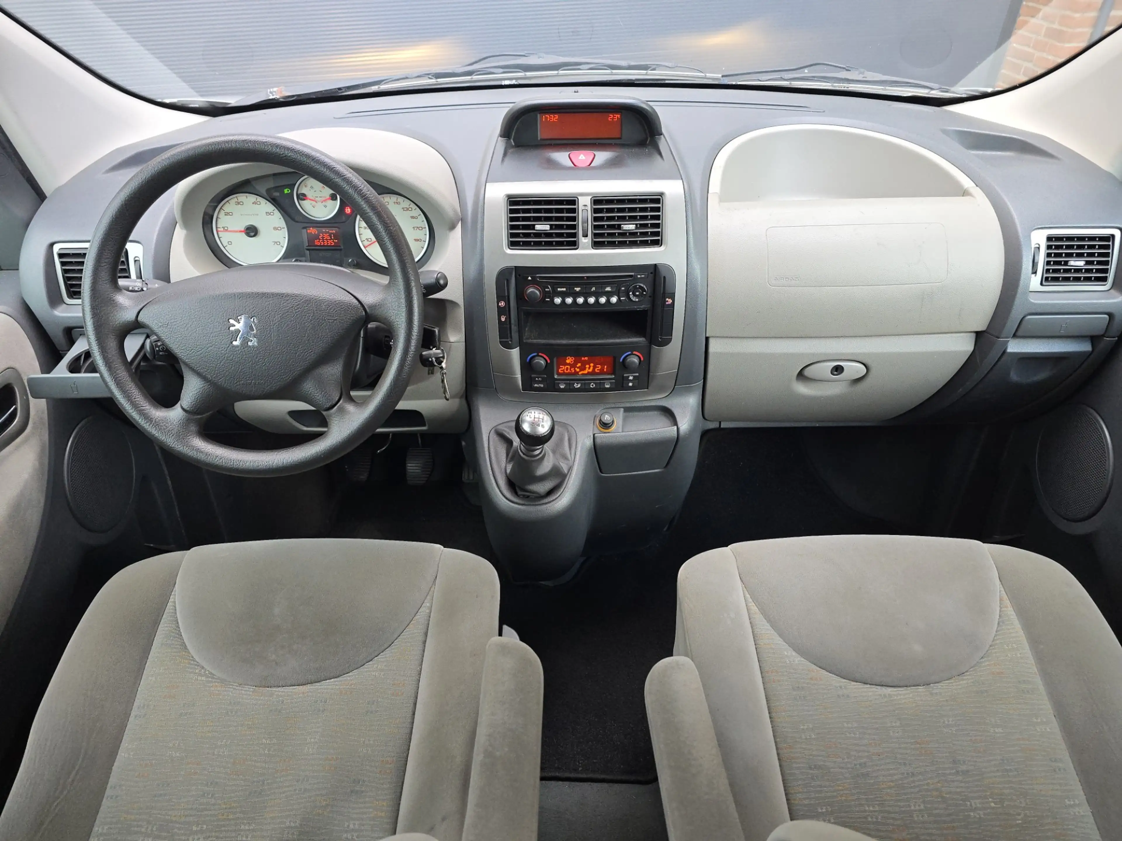 Peugeot Expert Tepee 2.0 HDI XT L1 8p |Nap |Clima |Cruise |Trekha — photo 20
