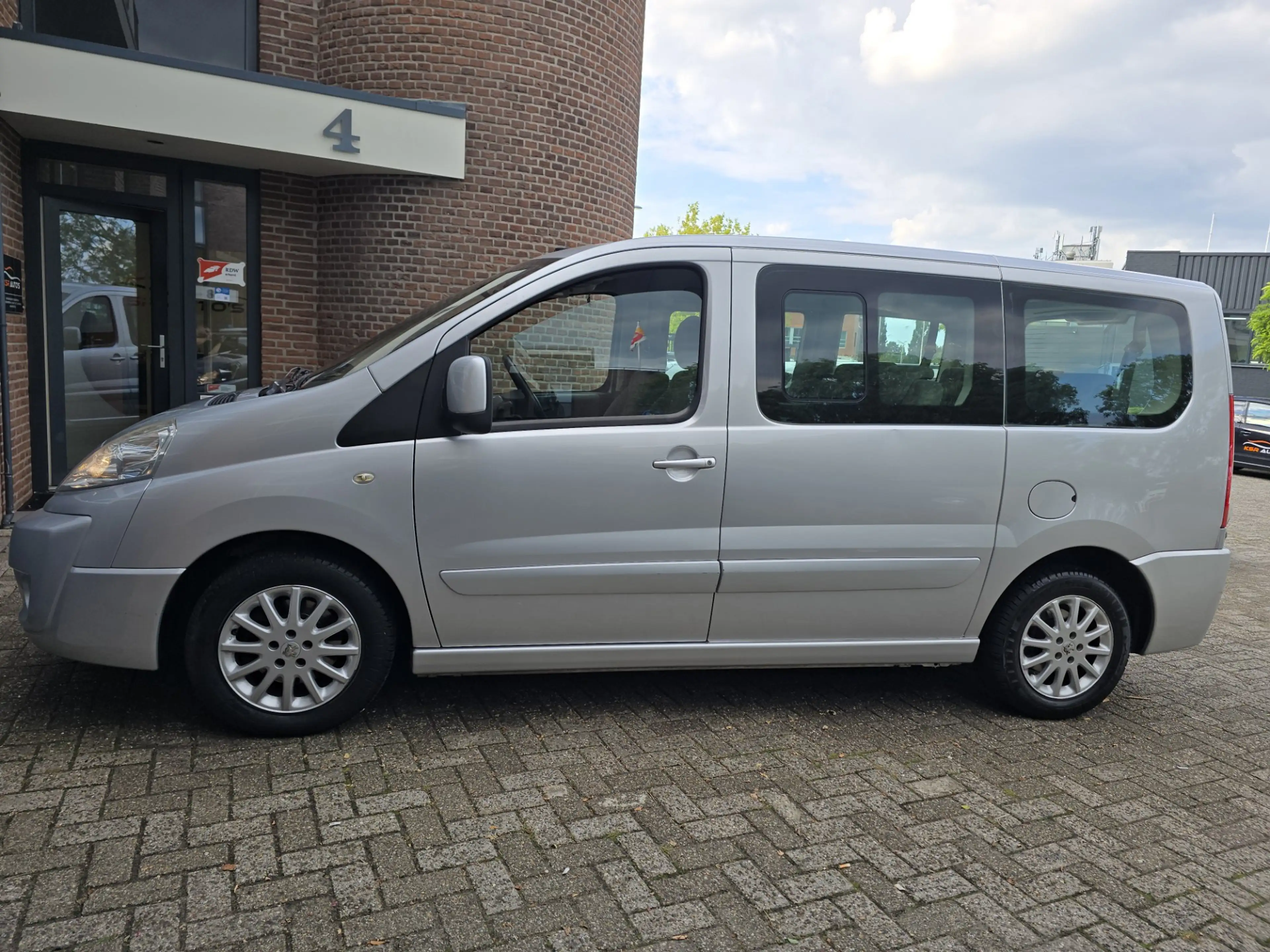 Peugeot Expert Tepee 2.0 HDI XT L1 8p |Nap |Clima |Cruise |Trekha — photo 17