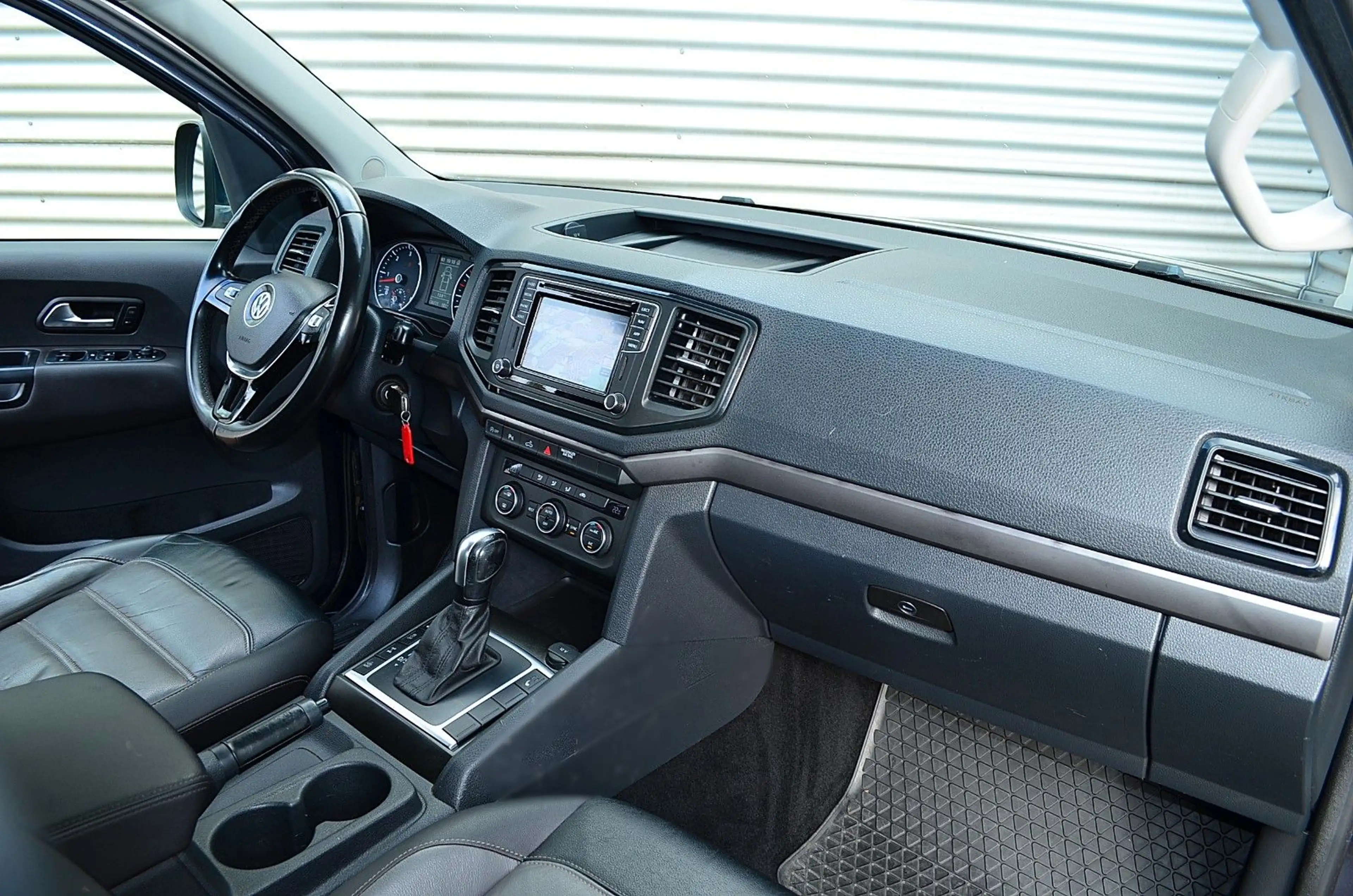 Volkswagen Amarok 3.0 TDI Comfortline 4M NAVI/LEDER/R.KAM — photo 12