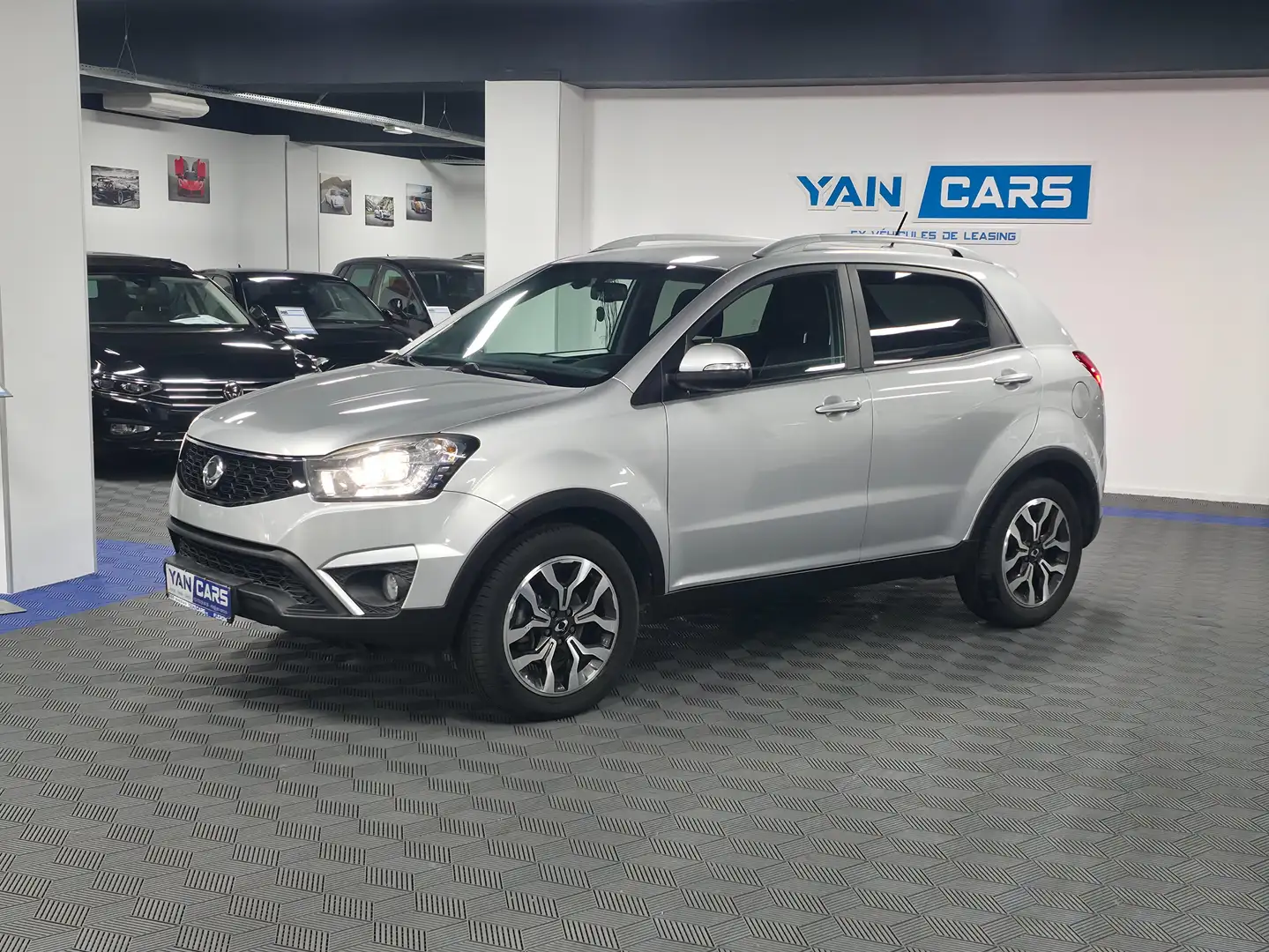 SsangYong Korando Korando 2.2 e3 2WD Sapphire * TOP ETAT * FULL OPT. Gris - 1