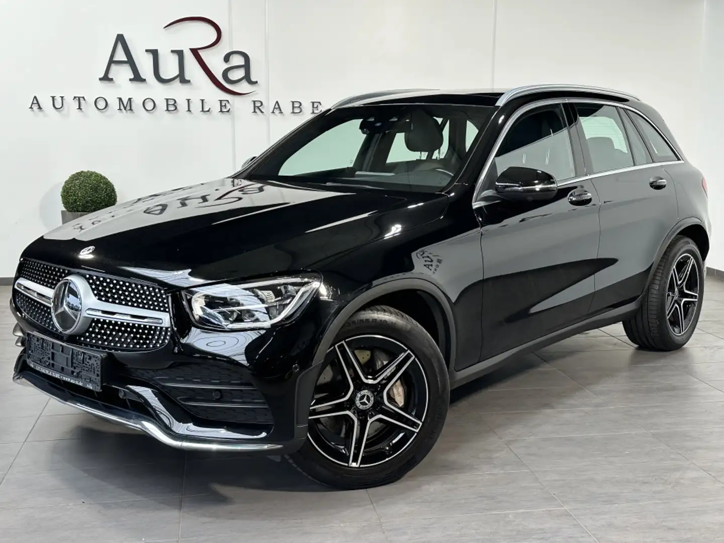 Mercedes-Benz GLC 300 4Matic AMG-Line NAV+LED+AHK+PANO+360°+PP Schwarz - 1