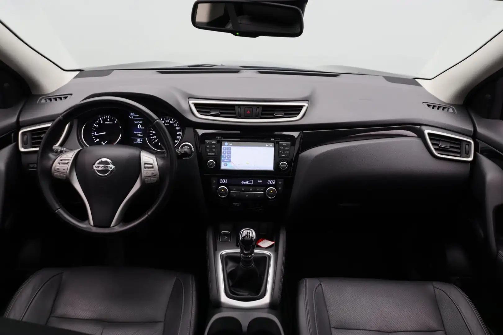 Nissan Qashqai 1.2 Premier Edition Trekhaak Panoramadak Keyless C Paars - 2