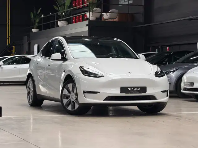 Tesla Model Y LONG RANGE - ALL WHEEL DRIVE - AUTOPILOT - TOW HOO