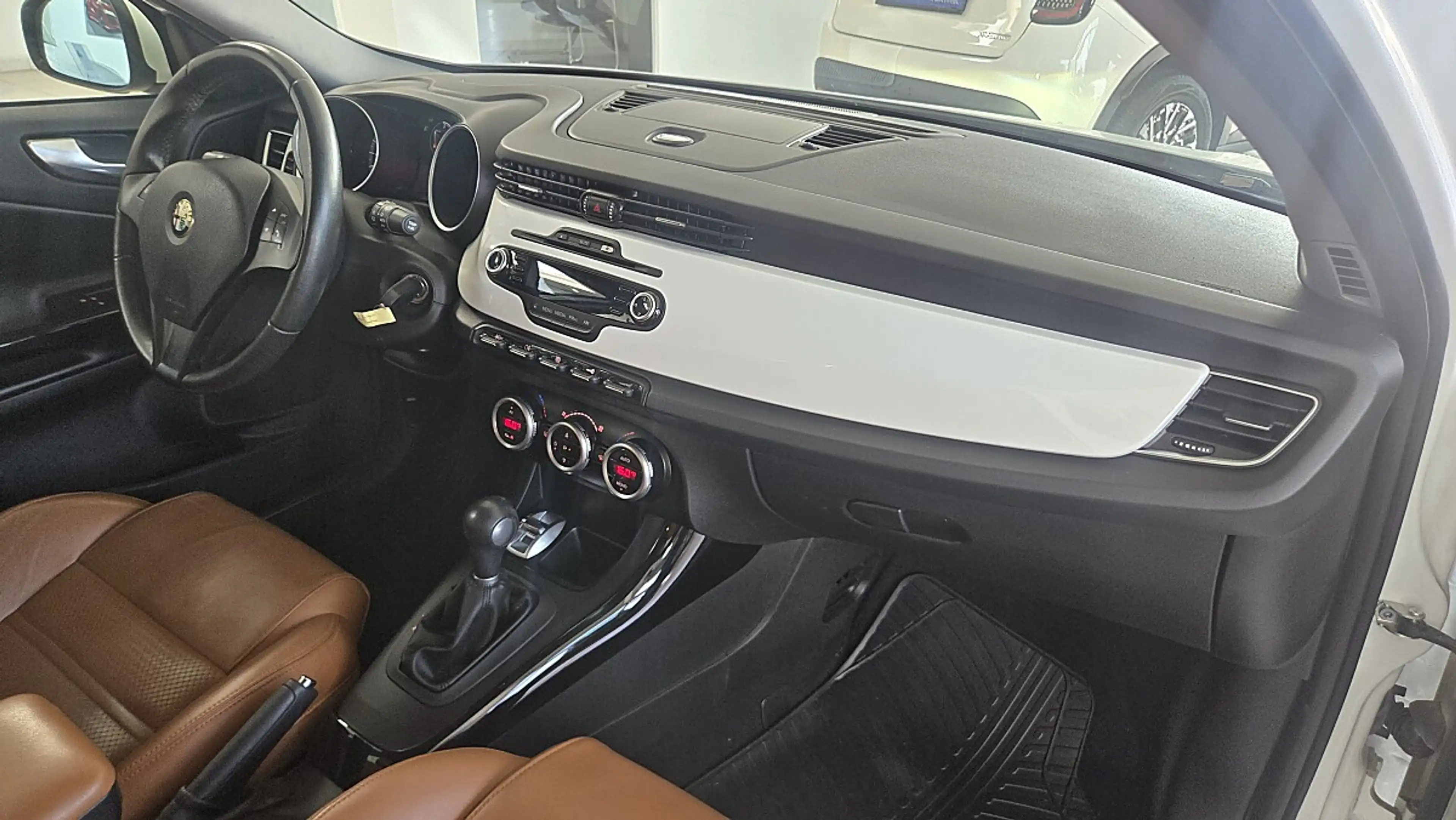Alfa Romeo Giulietta 2,0 JTD Multijet II Distinctive TCT --TOLLE EDI... — photo 11