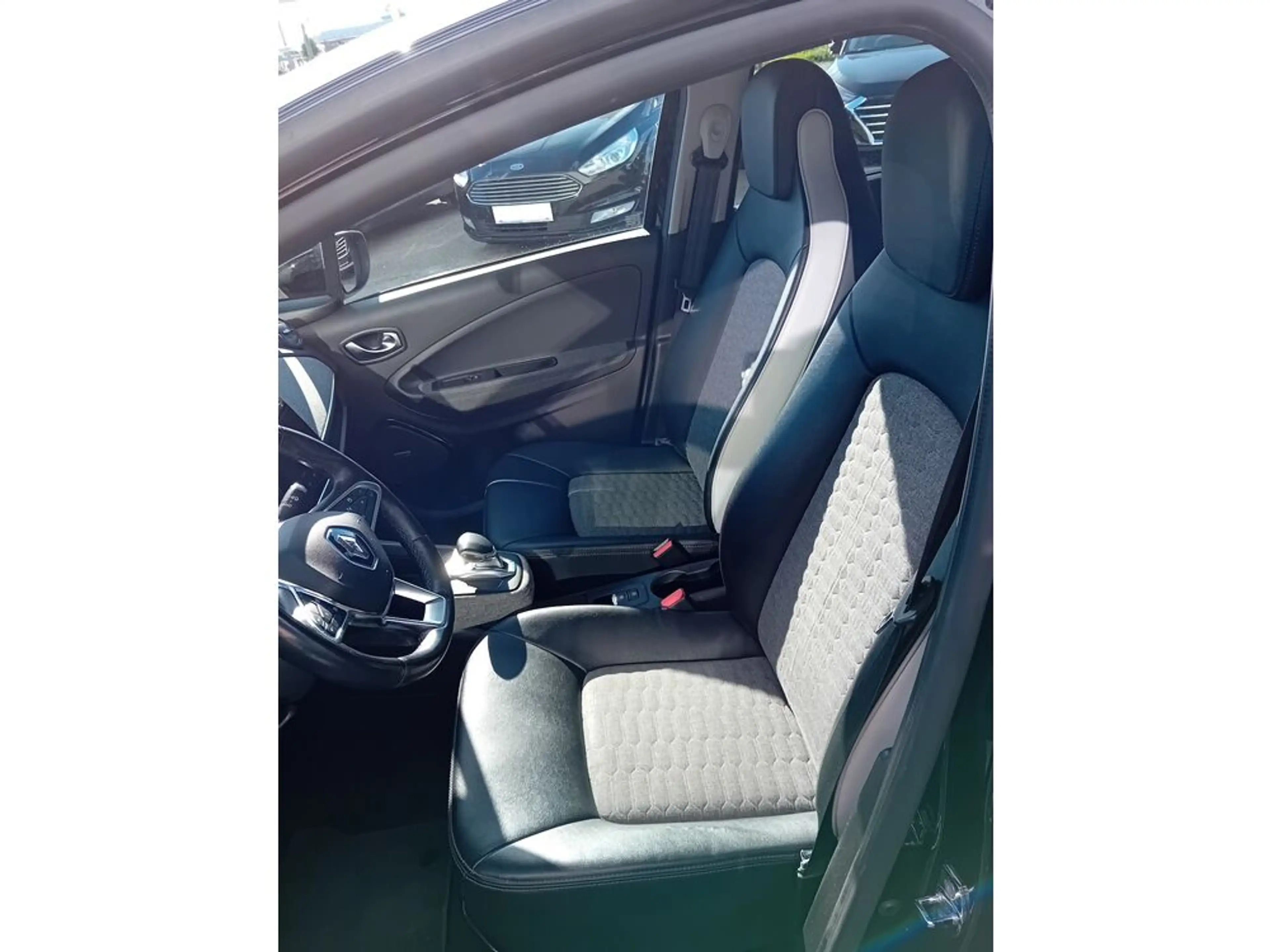 Renault ZOE Intens — photo 11