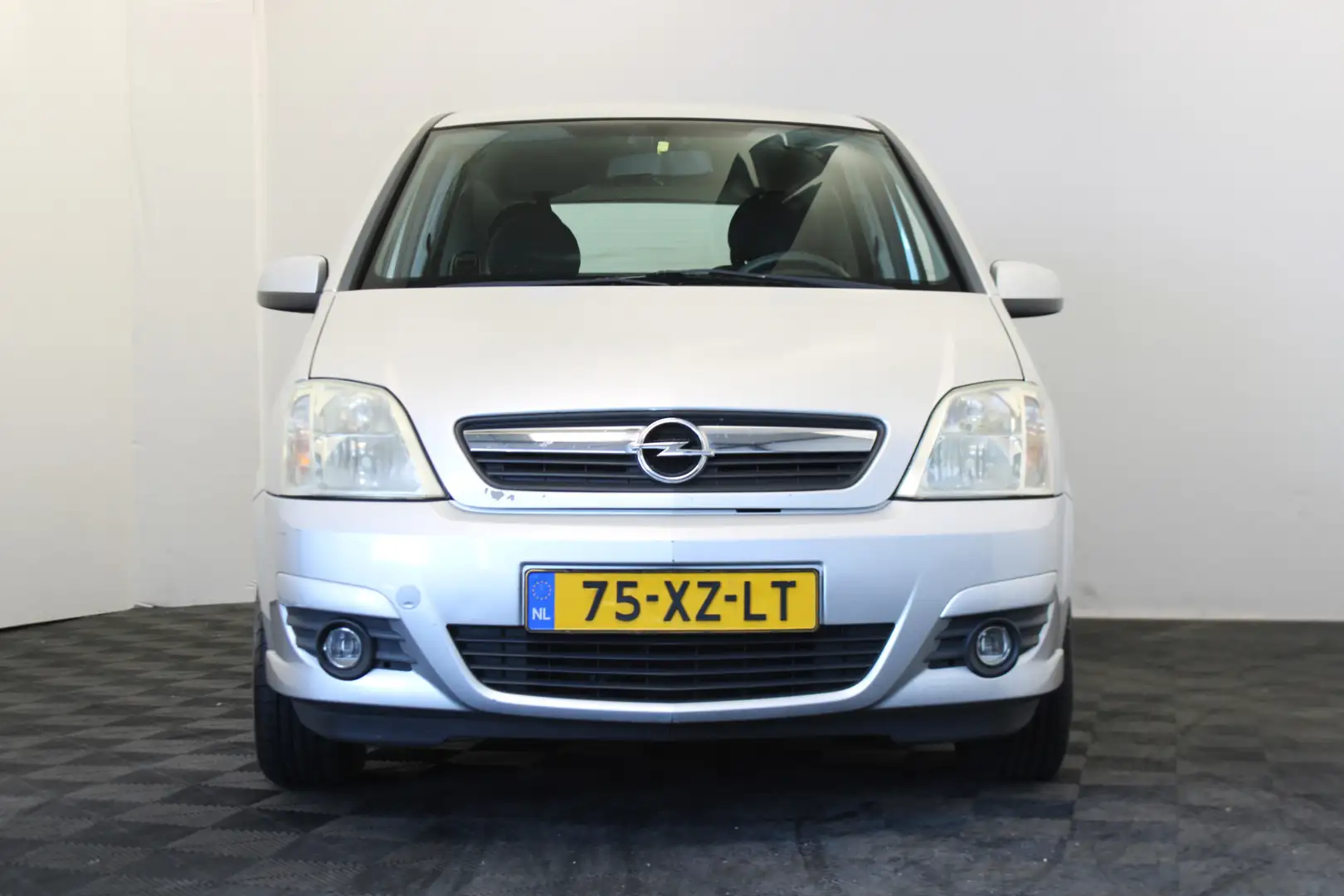 Opel Meriva 1.6-16V Temptation Grijs - 2