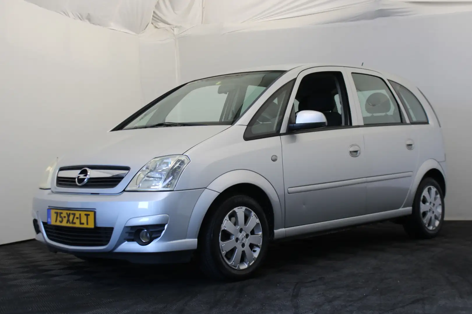 Opel Meriva 1.6-16V Temptation Grijs - 1
