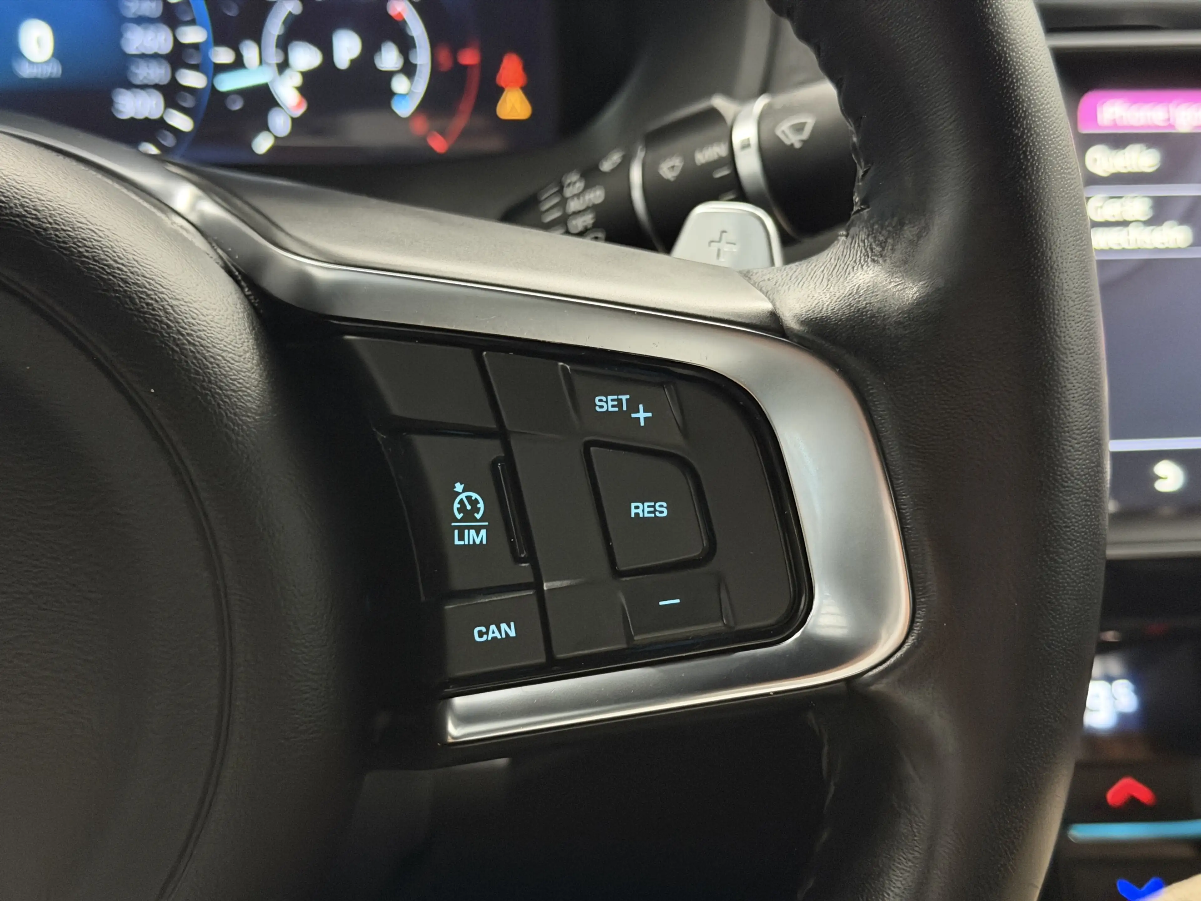 Jaguar XE R-Sport | Bi Xenon | DAB | SPURH.ASSIST. — photo 15