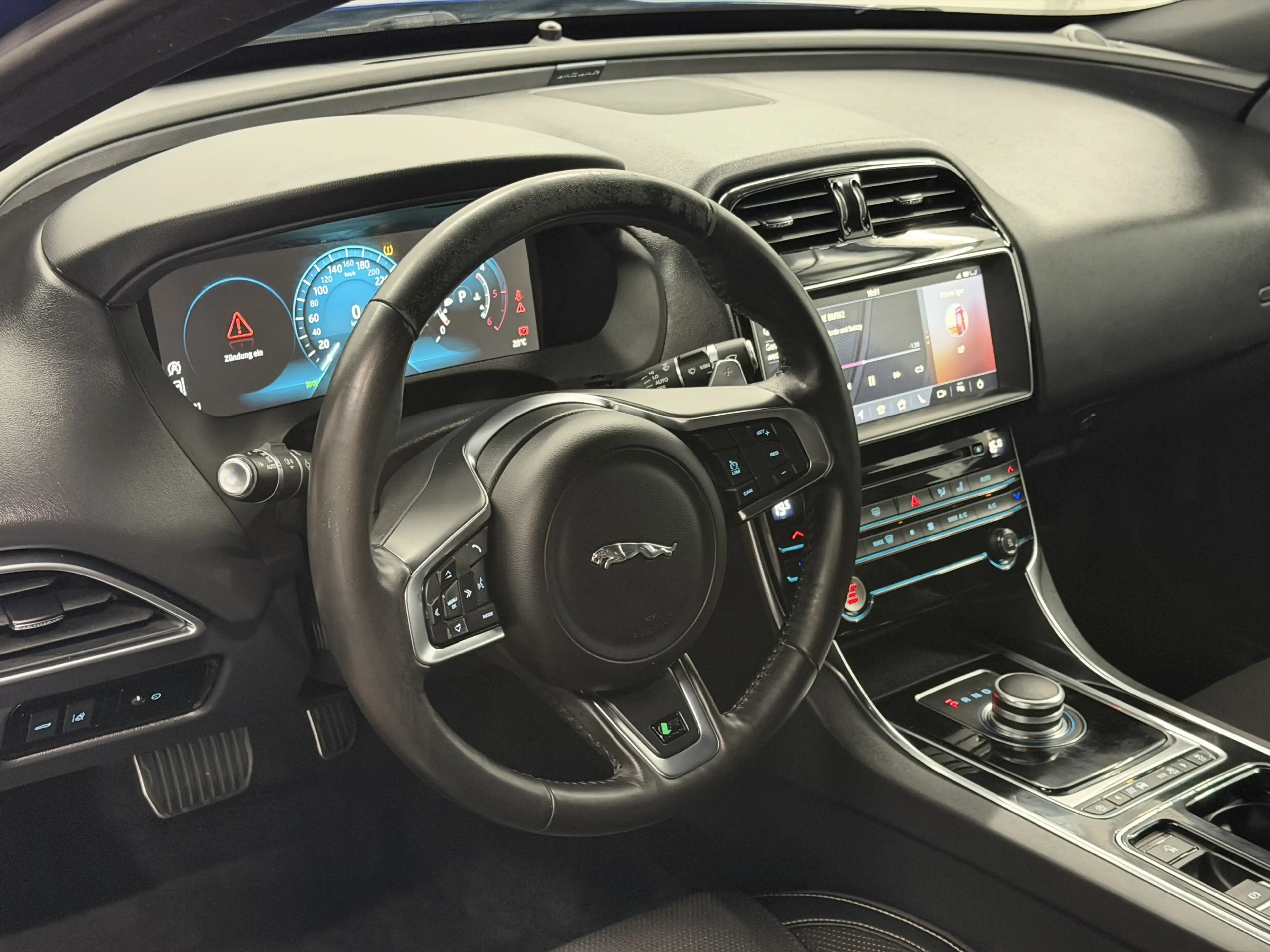 Jaguar XE R-Sport | Bi Xenon | DAB | SPURH.ASSIST. — photo 13