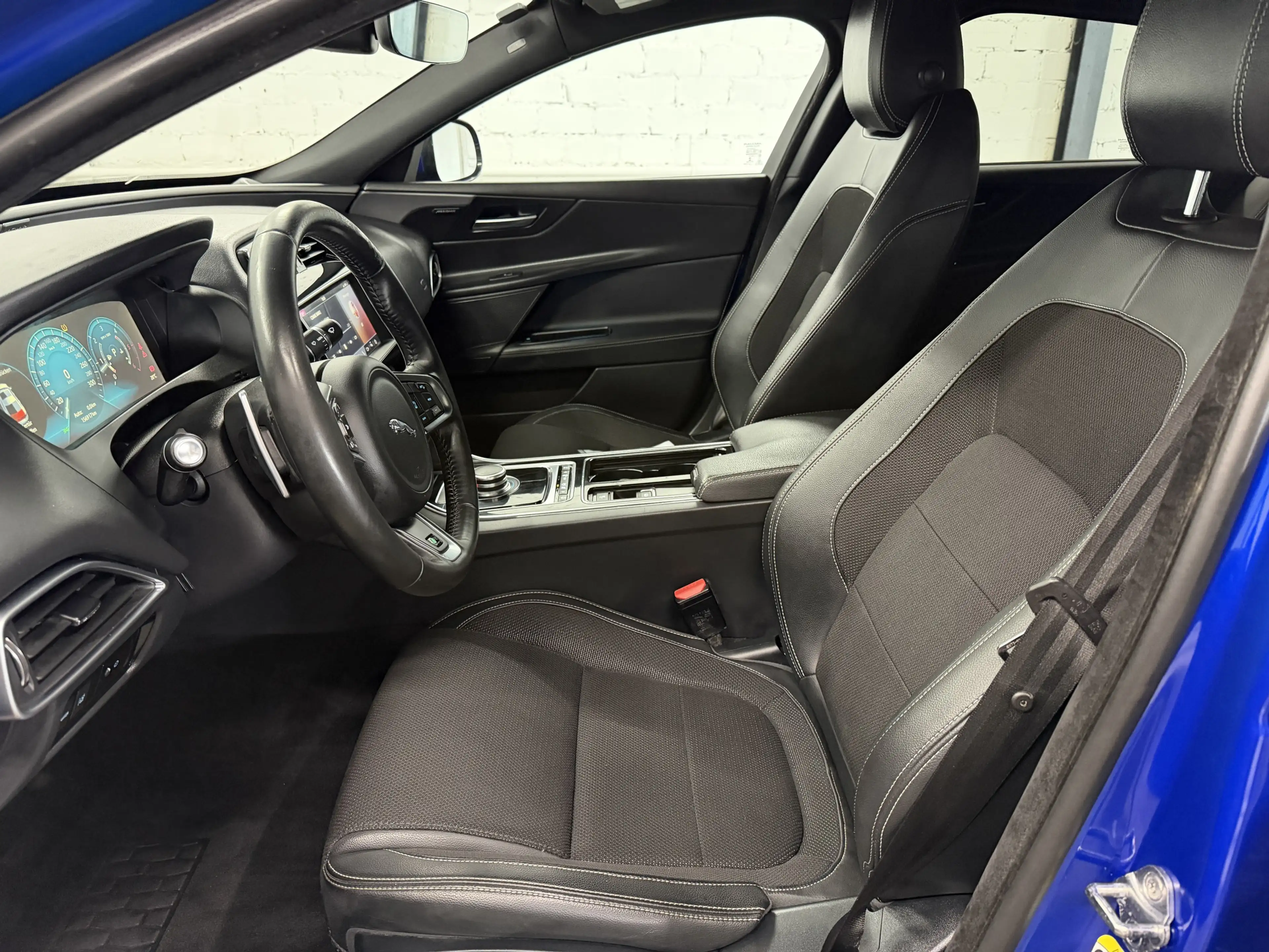 Jaguar XE R-Sport | Bi Xenon | DAB | SPURH.ASSIST. — photo 8